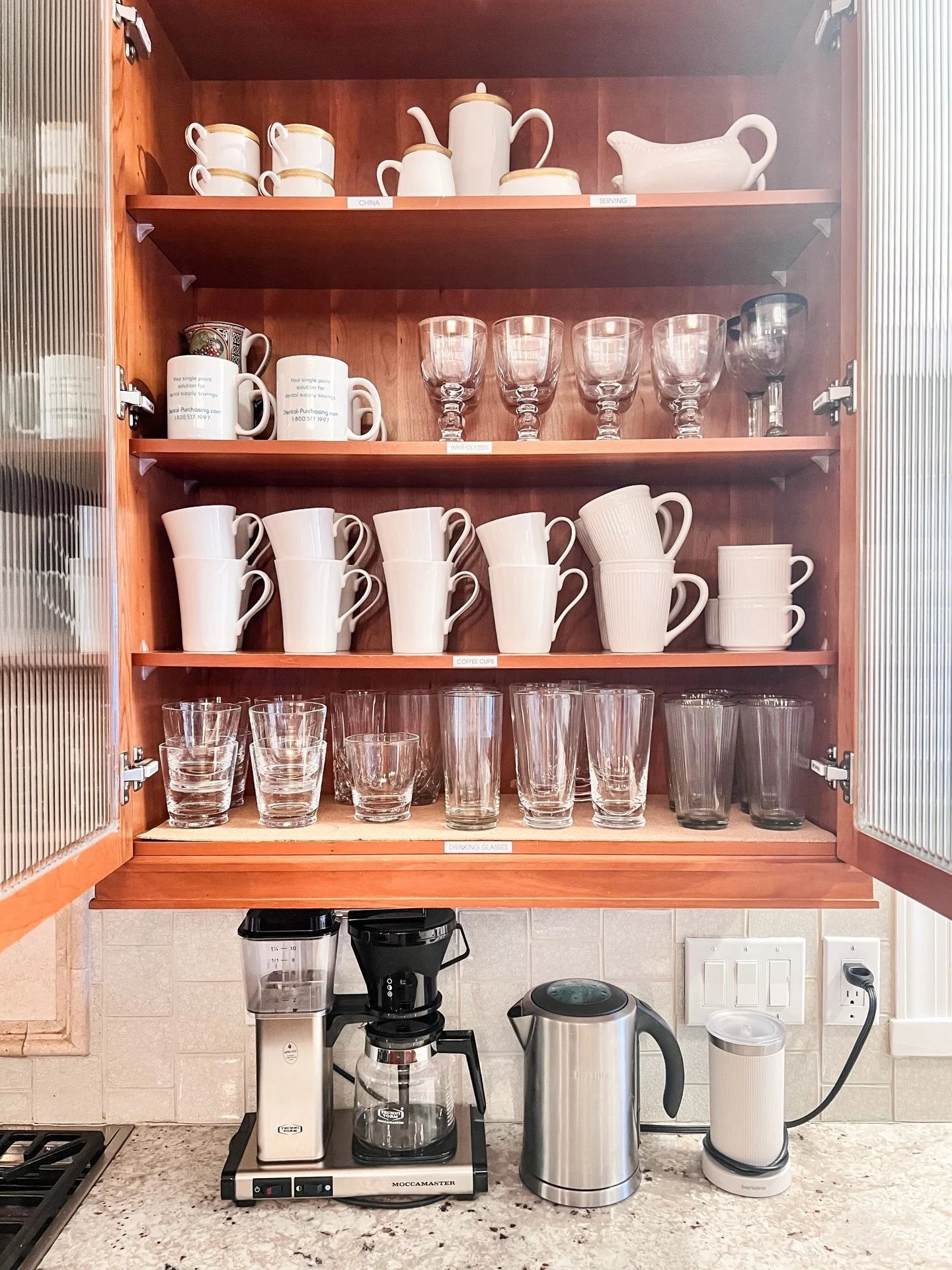 Eight adults, one dishwasher&hellip; and somehow eight different ways of putting it all away 😅

If everyone has their own &ldquo;system&rdquo;&hellip; is it really a system?

Now that this kitchen has been organized there is no guessing, no duplicat