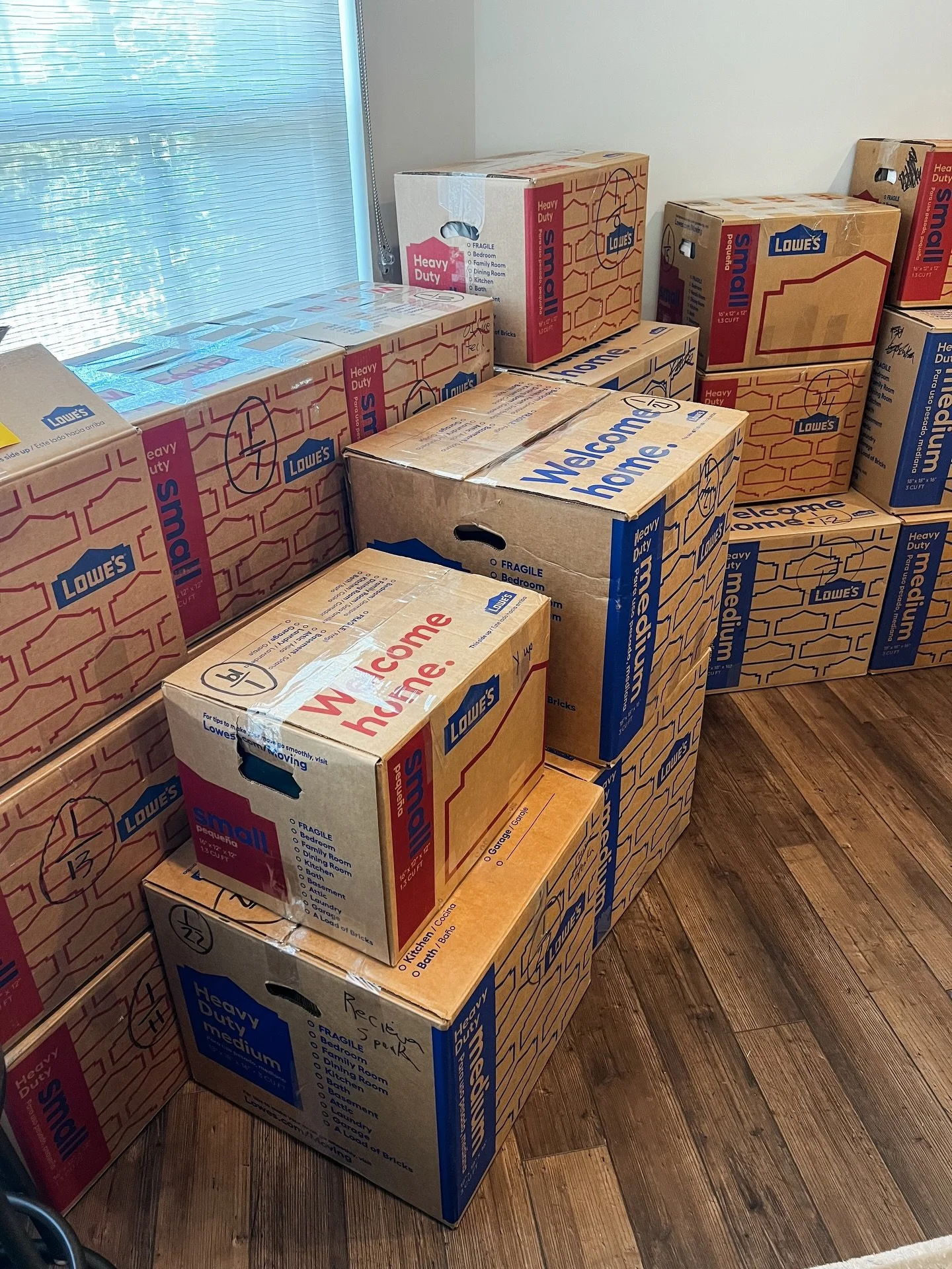 Packing with intention now = less stress later ✨

That&rsquo;s where a professional organizer comes in.

📦🚚 

_________
#professionalorganizer#homeorganizer #declutter #relocationspecialist #WilmingtonNC
