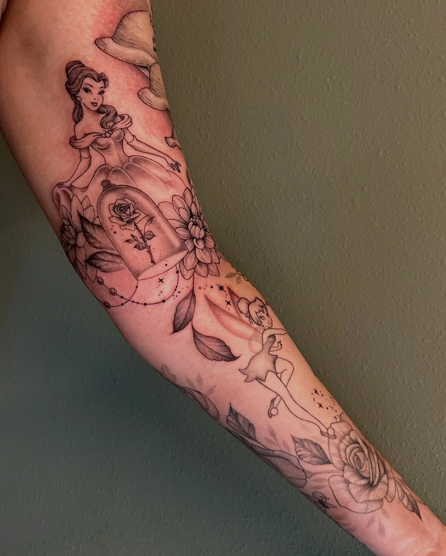 A little peek at Makayla&rsquo;s sleeve from one of our sessions ✨ We wrapped it up a few days ago, and I&rsquo;m still editing a reel to show it off properly &mdash; slowly but surely expanding my social media skills over here. Thank you all for you