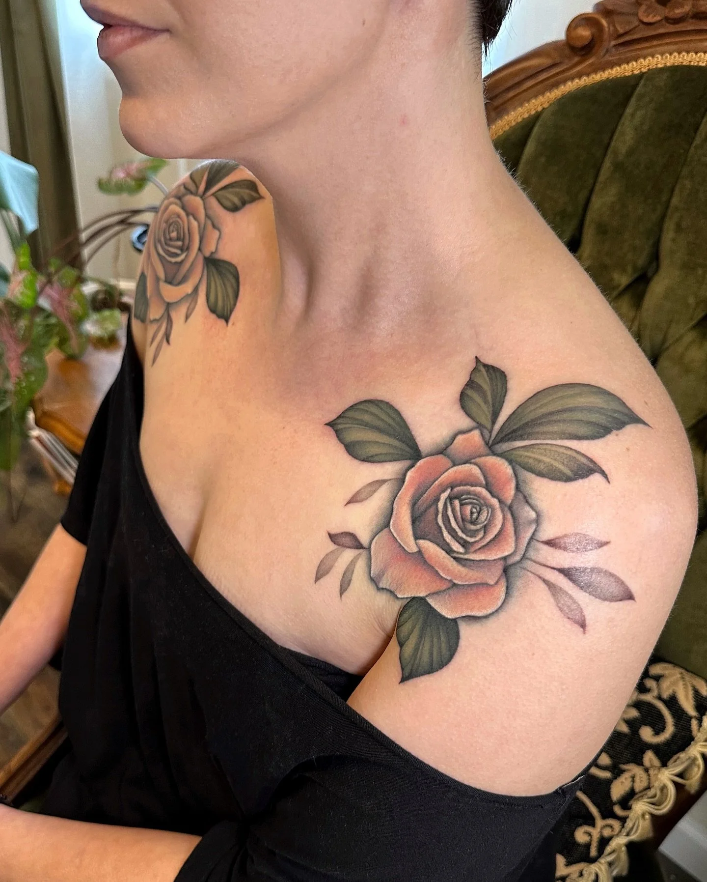 It was such a joy to rework and expand these shoulder pieces for my beautiful friend @niyahlist 🌹

Swipe to see what they looked like before!