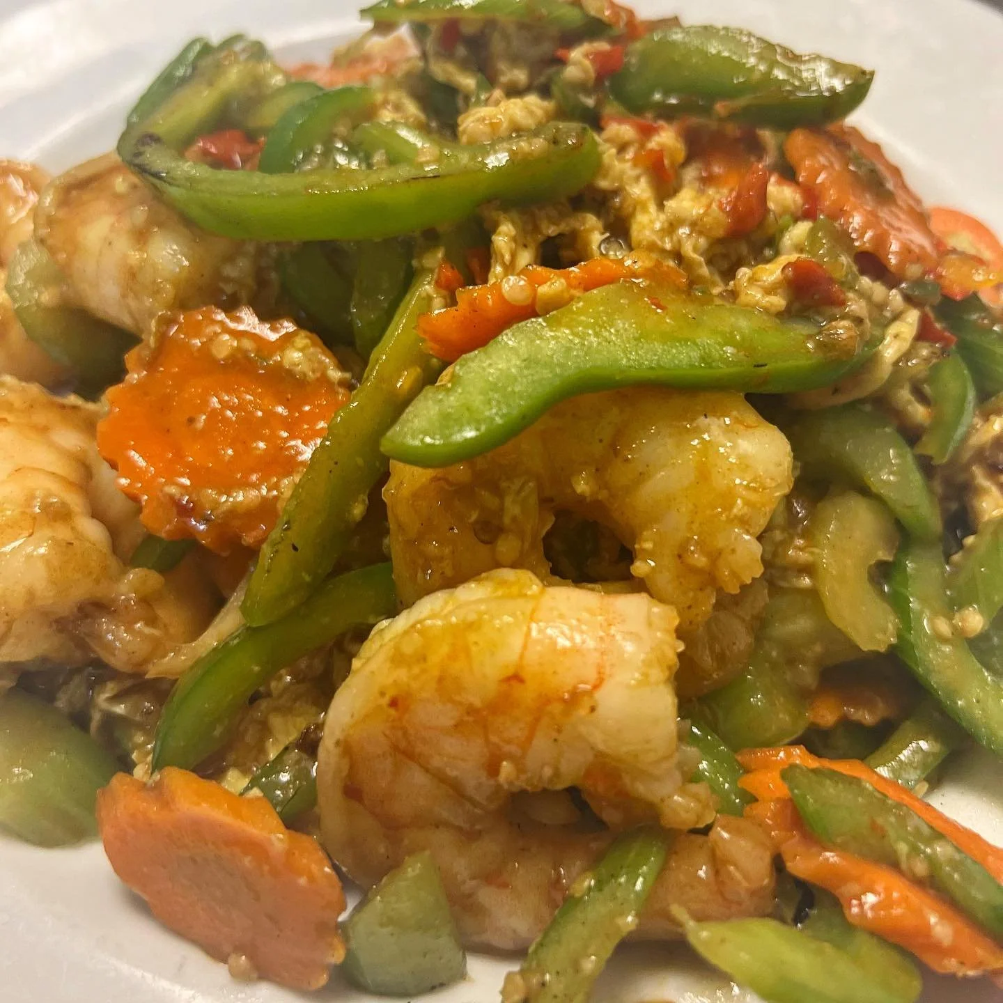 Phuket Shrimp 🍤 a rich and flavorful stir fry of shrimp with curry powder, egg, onions,bell pepper , carrot  and celery.