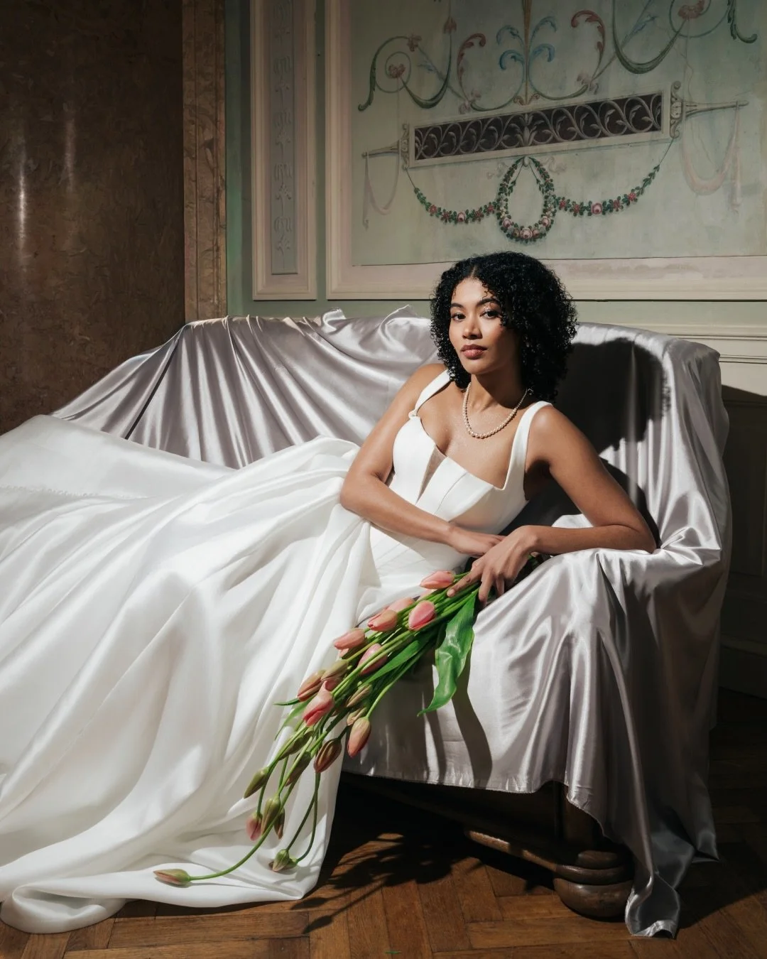 A styled shoot at Barockschloss St&ouml;rmthal, exploring a more editorial direction&mdash;playing with light, filters, and in-camera settings to push things slightly off the expected.

I worked alongside @luciesweddings , which made the whole proces