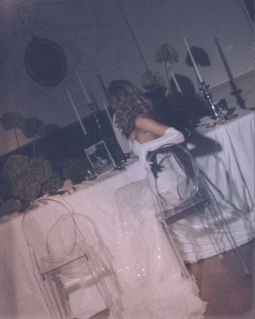 This styled shoot at Schloss Brandis is what wedding dreams are made of! There is something truly magical about blending historical architecture with a modern, editorial vision.

The Dream Team:
Concept/Photography: @jocaptures.weddings
Concept/Decor