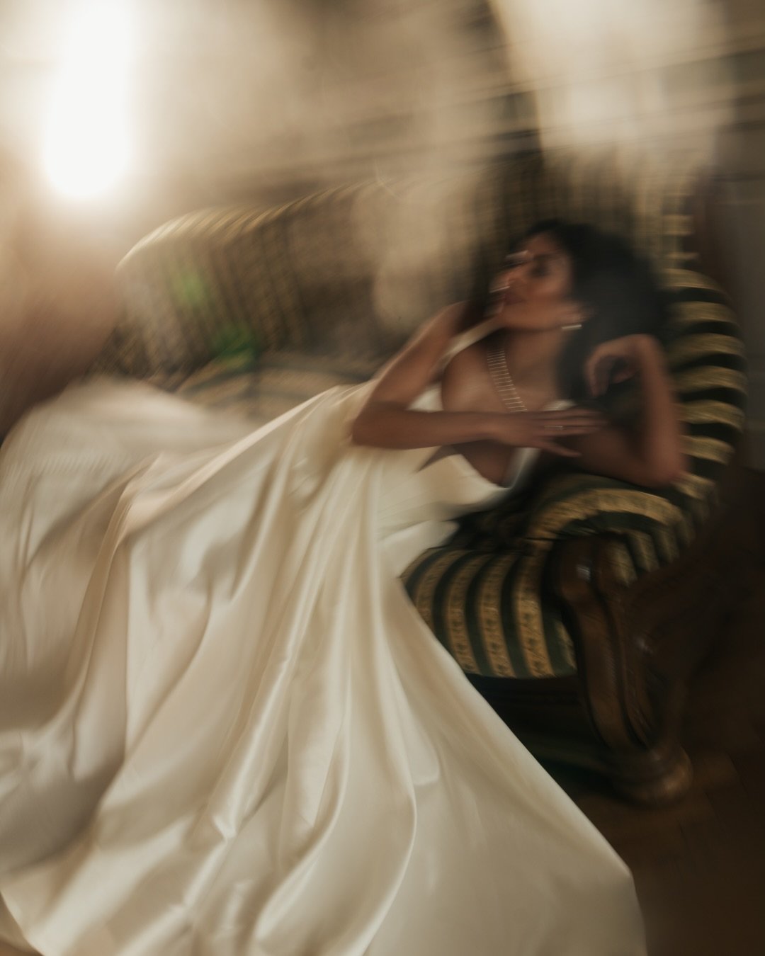 Experimenting with light &amp; movement at this bridal shoot and loving the results.

Photography: @jocaptures.weddings
Planning, decoration, floristry: @dp_weddings 
Hair &amp; makeup: @daniela.spranger 
Wedding dress: @emylibrautstudio 
Model:@seed