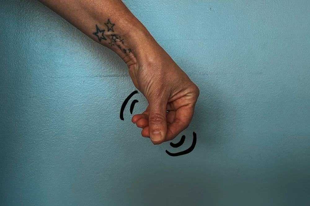 Instrumental hand signal