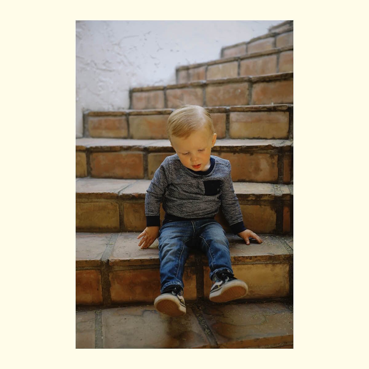 MJ &amp; Max 📸✨
&bull;
Spent Sunday having a blast blowing bubbles, running around the courtyard, and picking flowers with these two kiddos. Not only did these photos turn out amazing, but it was so fun to be a kid again and see MJ &amp; Max have a 