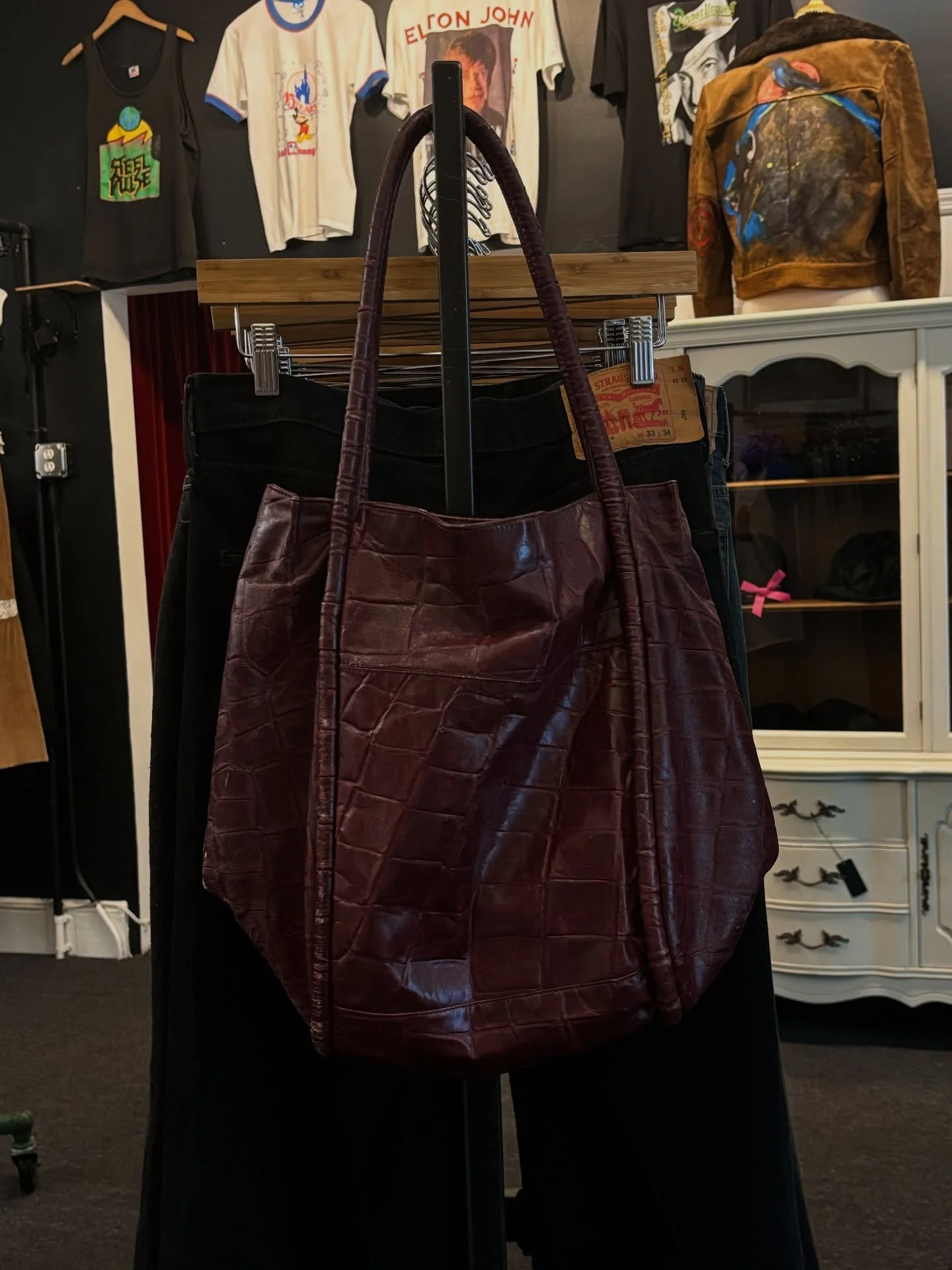 New bag drop today, in-store and on Insta 👀

Red leather handbag (made in Colombia)
Brown boho-style leather bag
Black Longchamp purse

Whether you&rsquo;re strolling by or scrolling by, we wouldn&rsquo;t wait too long if we were you 😉