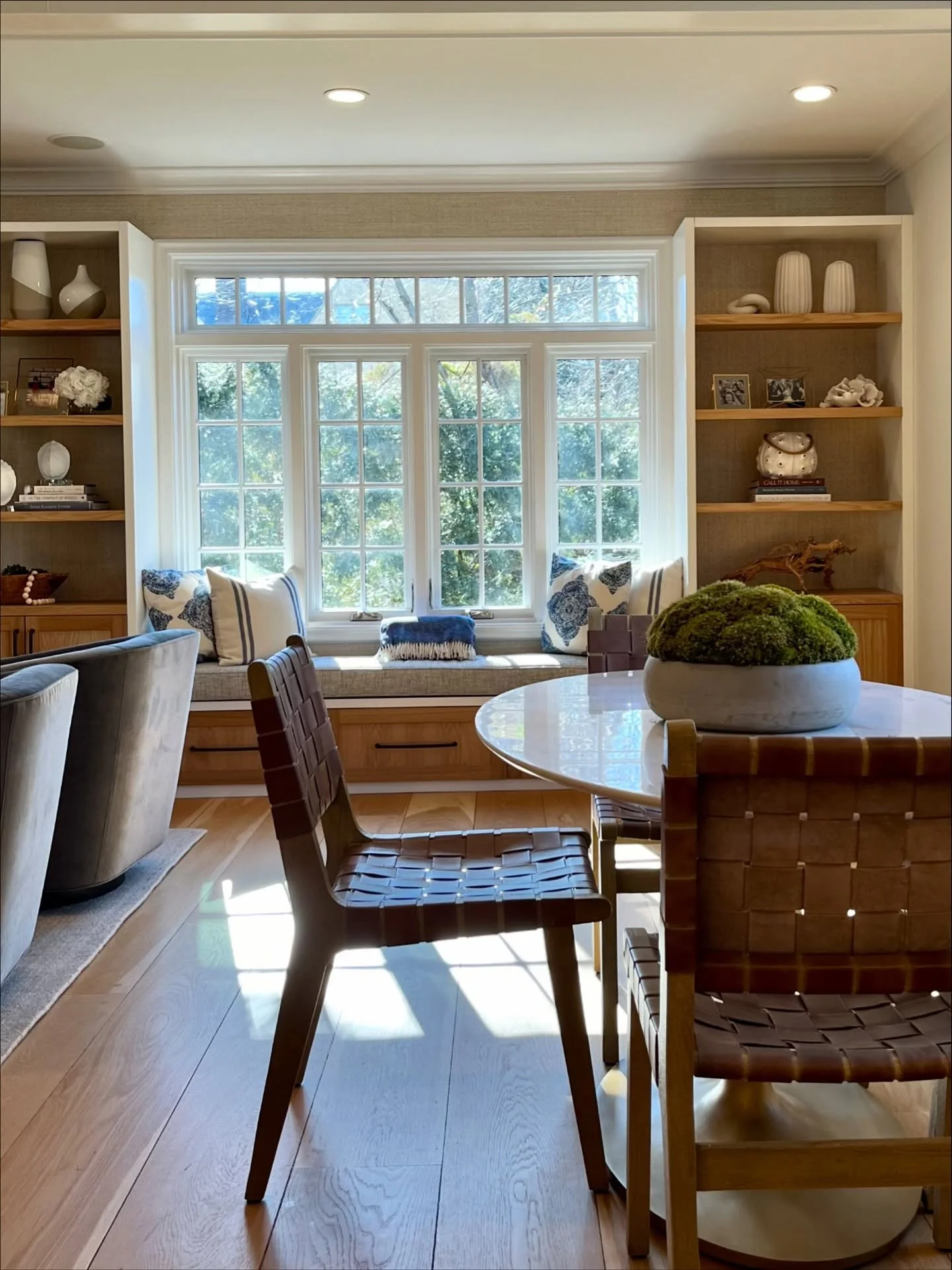 Warm worn oak, texture on texture, and the kind of accessories you never forget &mdash; grapewood branch, one of a kind pottery, tortoise shells, and of course, an urchin! 😌