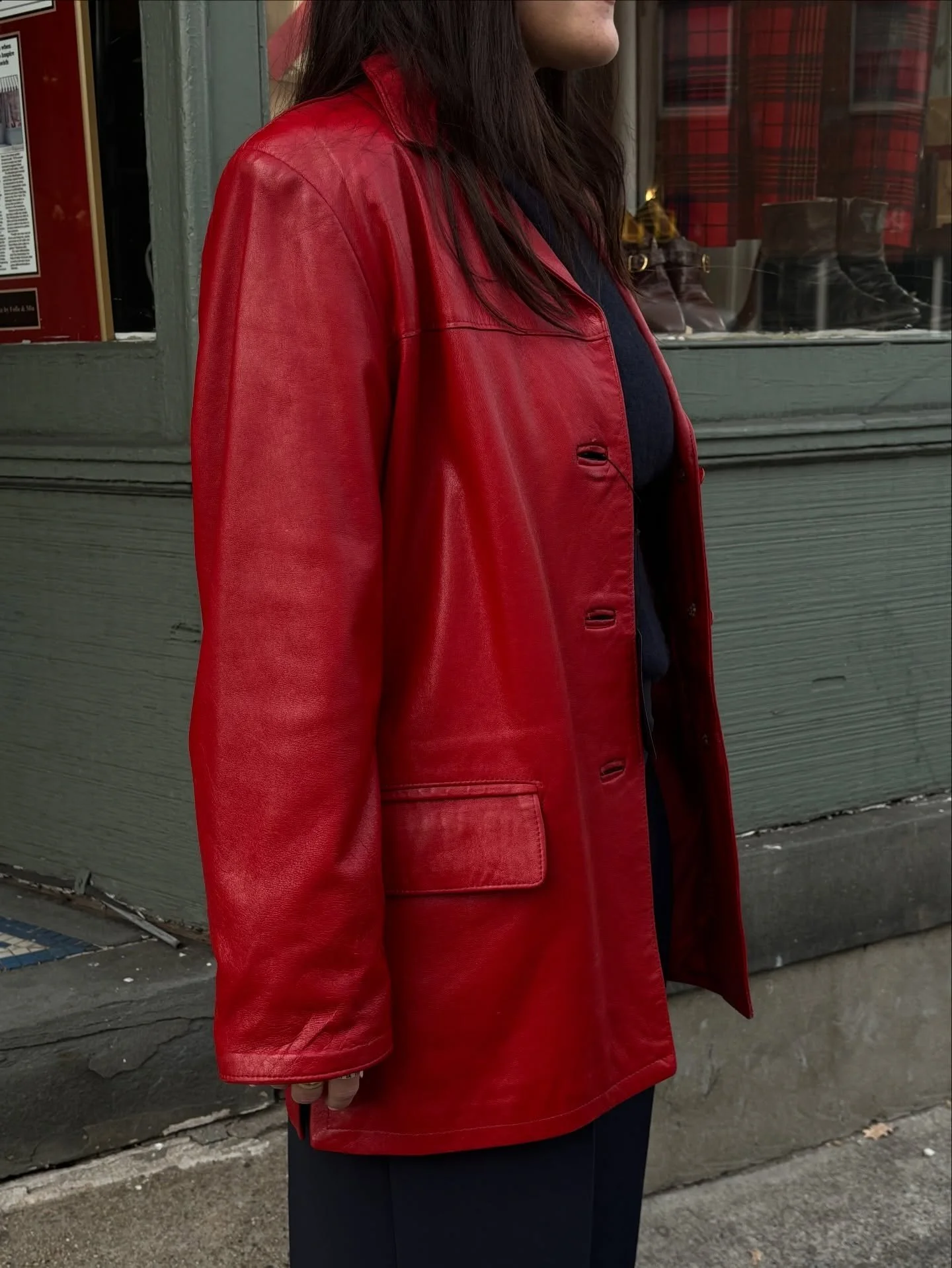 Standout piece of the week! A red Italian leather Vera Pelle jacket! 

Katie is already having a hard time parting with this one, but DM for more info! 😉