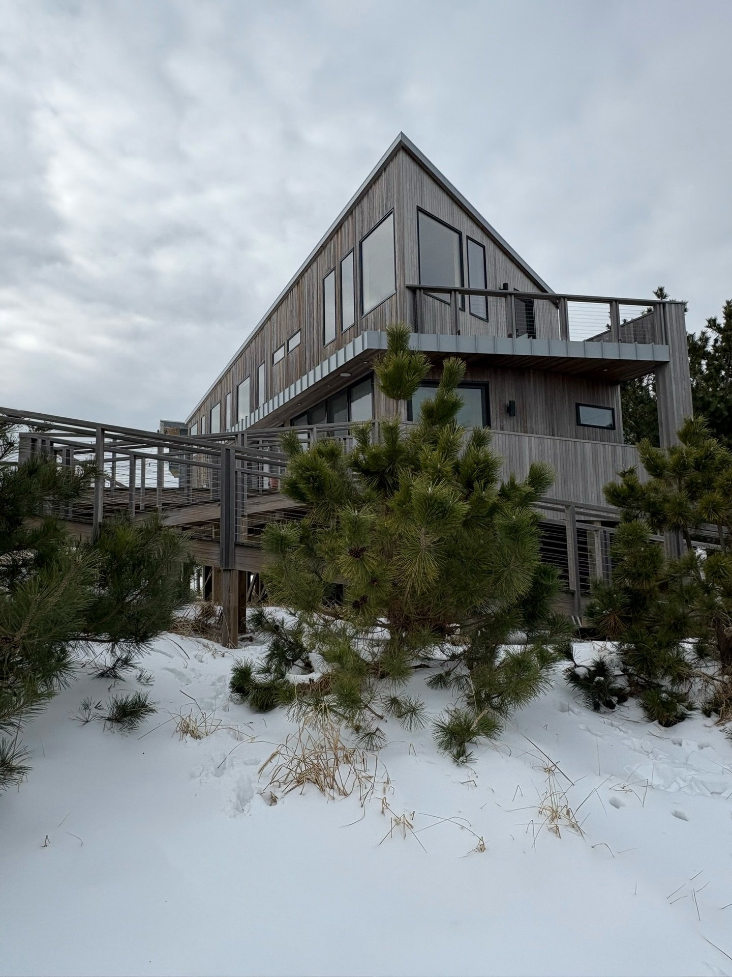 A rare sight - some of our #beachhouses in the snow! 

#fireisland #architecture #modernarchitecture #noferry