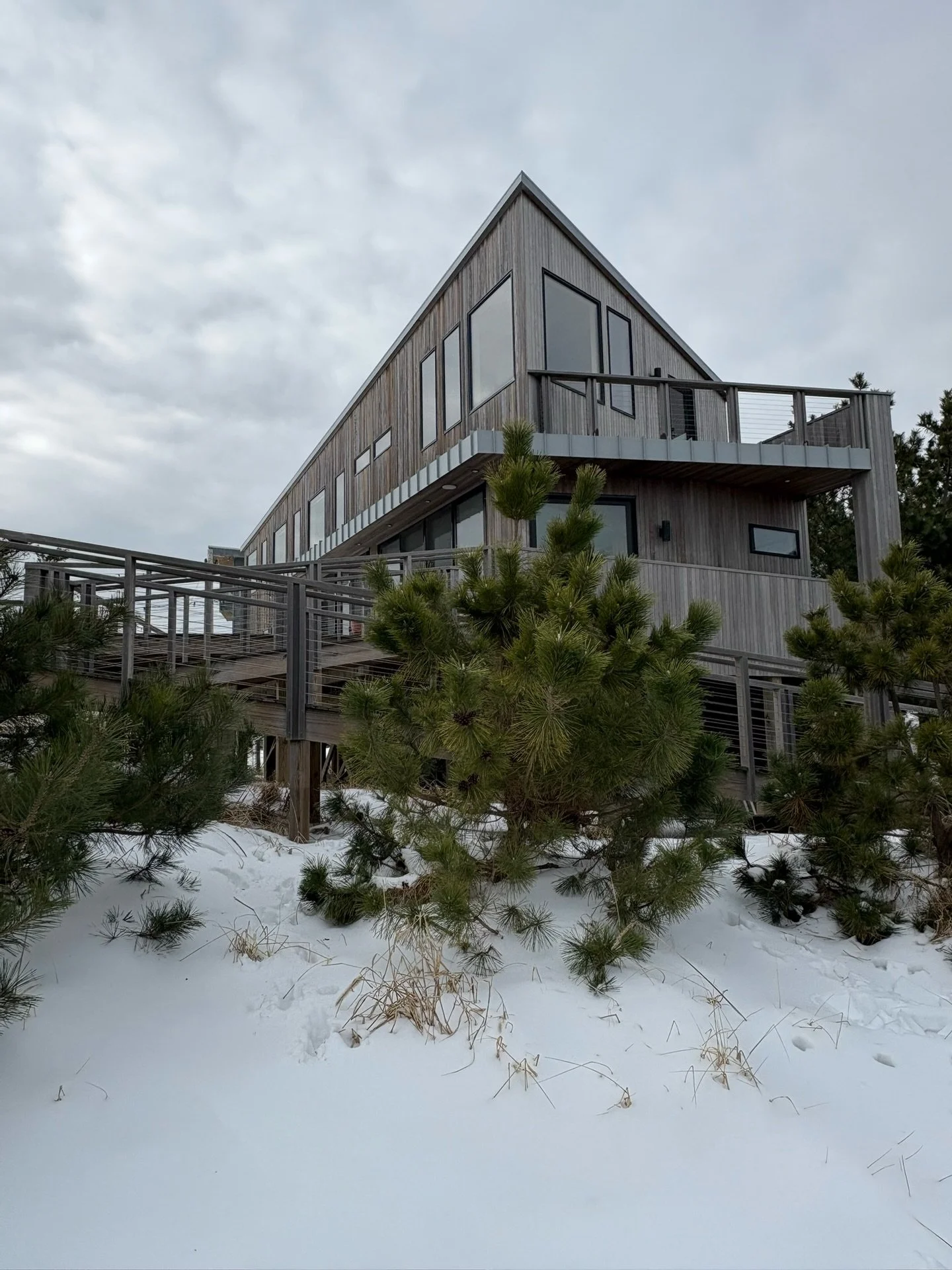 A rare sight - some of our #beachhouses in the snow! 

#fireisland #architecture #modernarchitecture #noferry