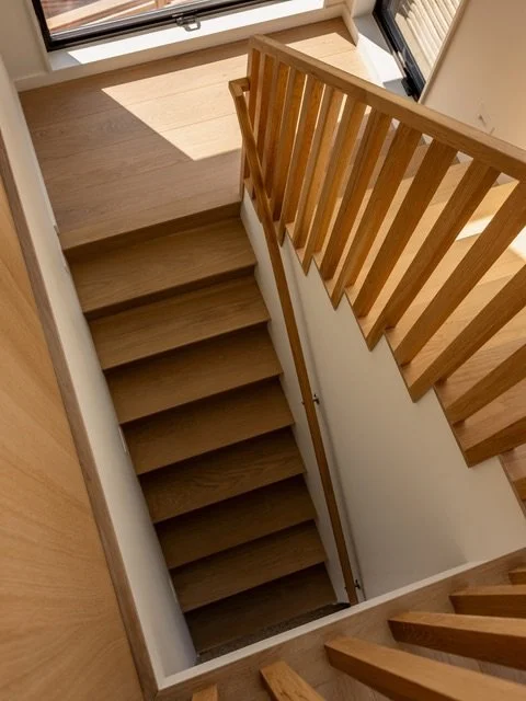 The language of wood slats continues to the stair and ramp railings at our Surf Road project on #fireisland 

Architecture and interiors @coughlinscheel 
Photography @atanz 

#moderninterior #beachhouse #architecture