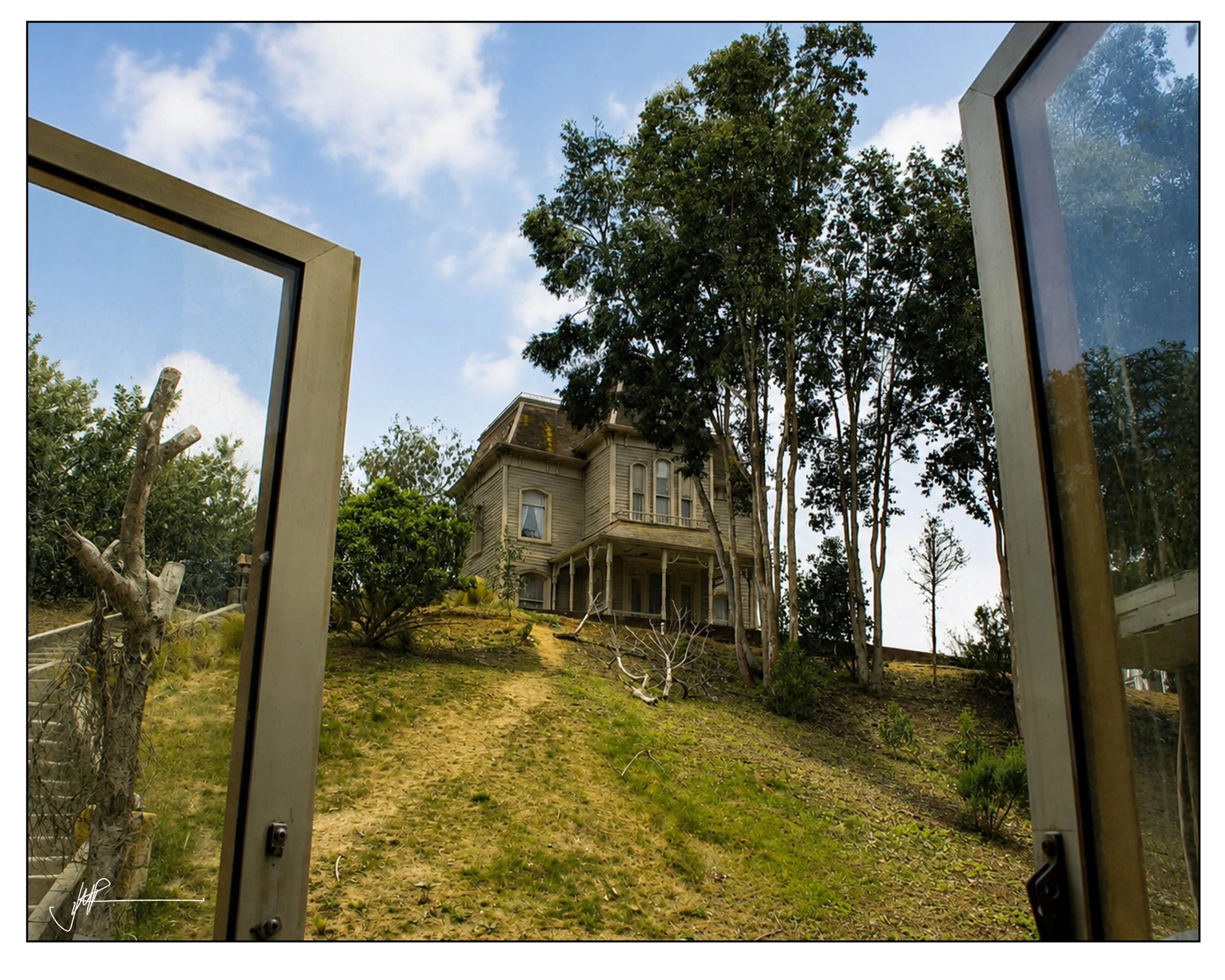 PSYCHO HOUSE.jpg