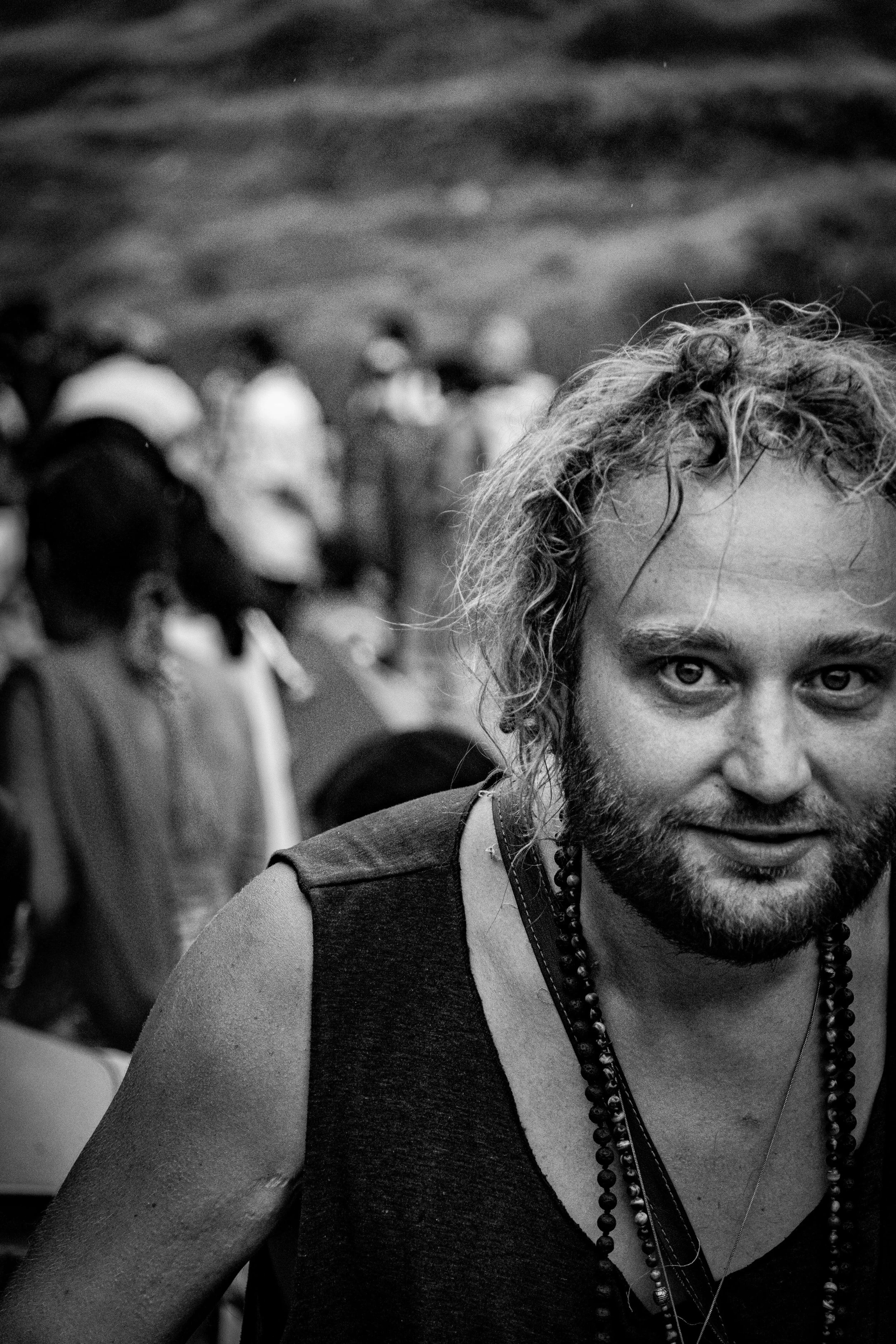 Artist Jadoo explains about art store jadoo art