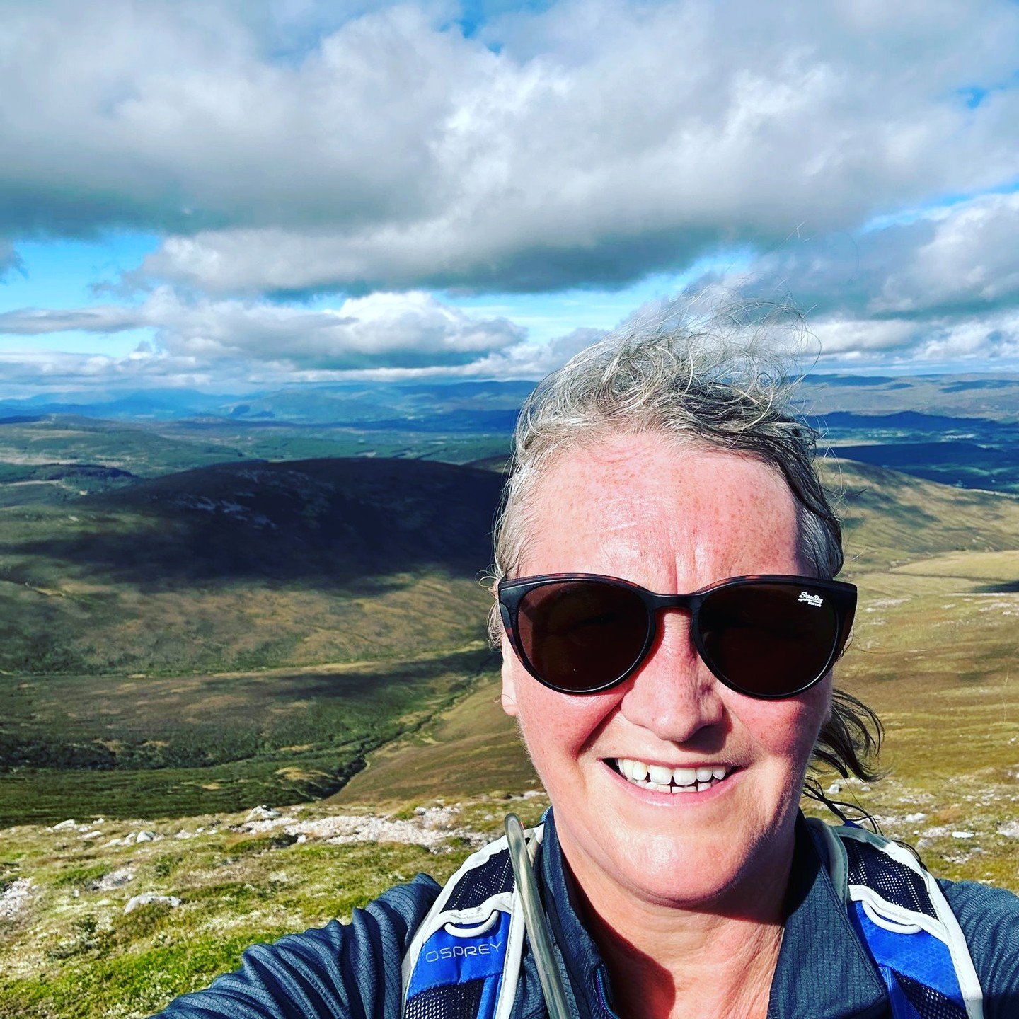 📸 Check out this view 😍 When she's not teaching Nia Phil loves nothing more than to climb a mountain! Her latest adventure took her to the top of the world, surrounded by rolling hills and majestic clouds. Join her for a serene escape from the ever