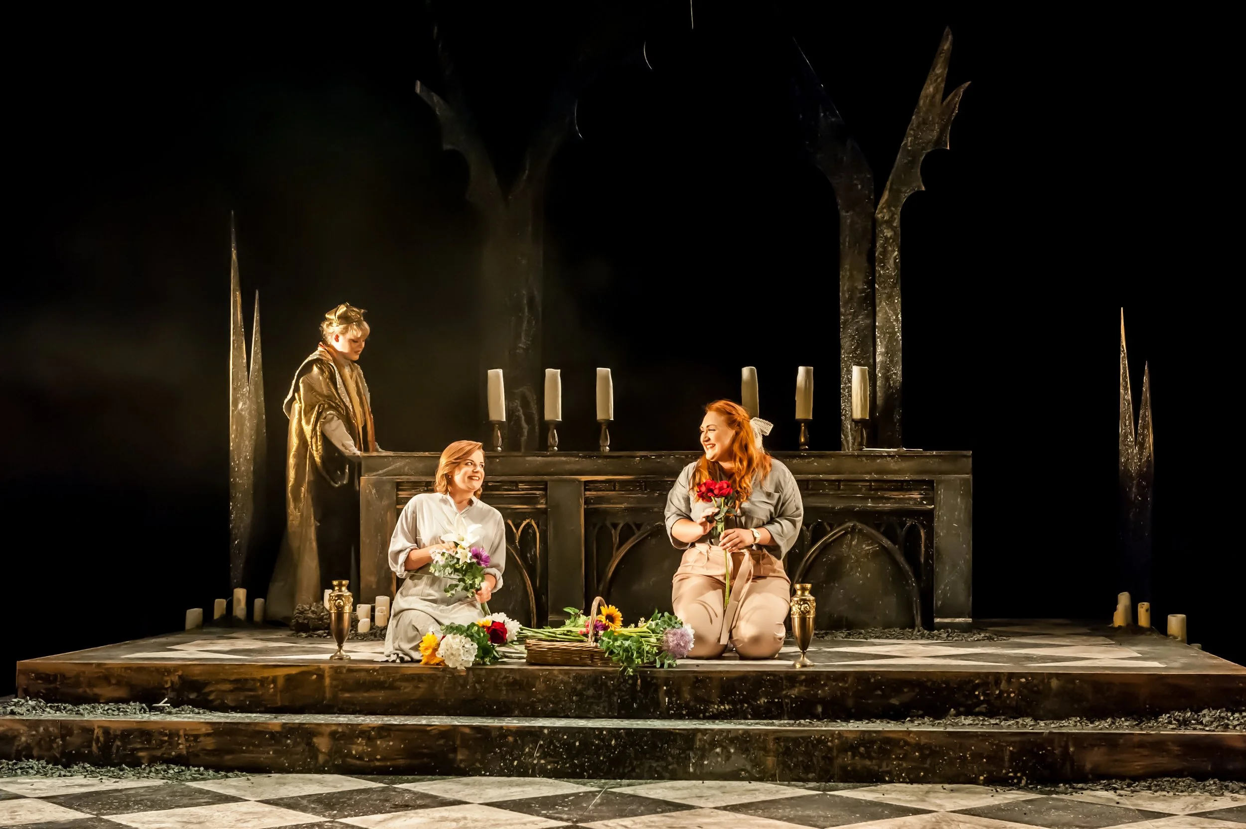 The_Rape_of_Lucretia_dress-rehearsal_cover-cast_18_LC_070.jpg