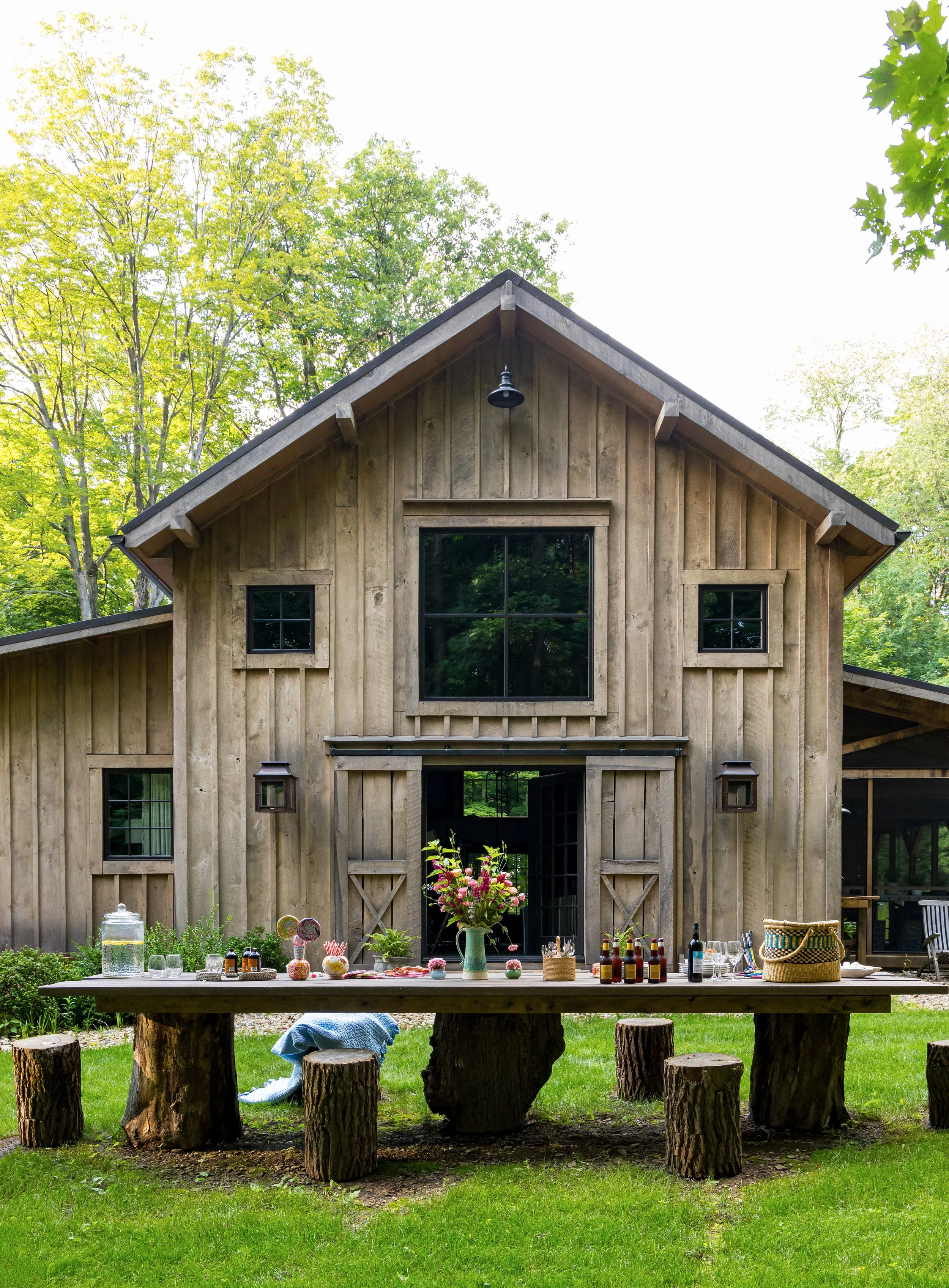 cabin-exterior-with-live-edge-dining-table-and-stools-outdoor-dining.jpg