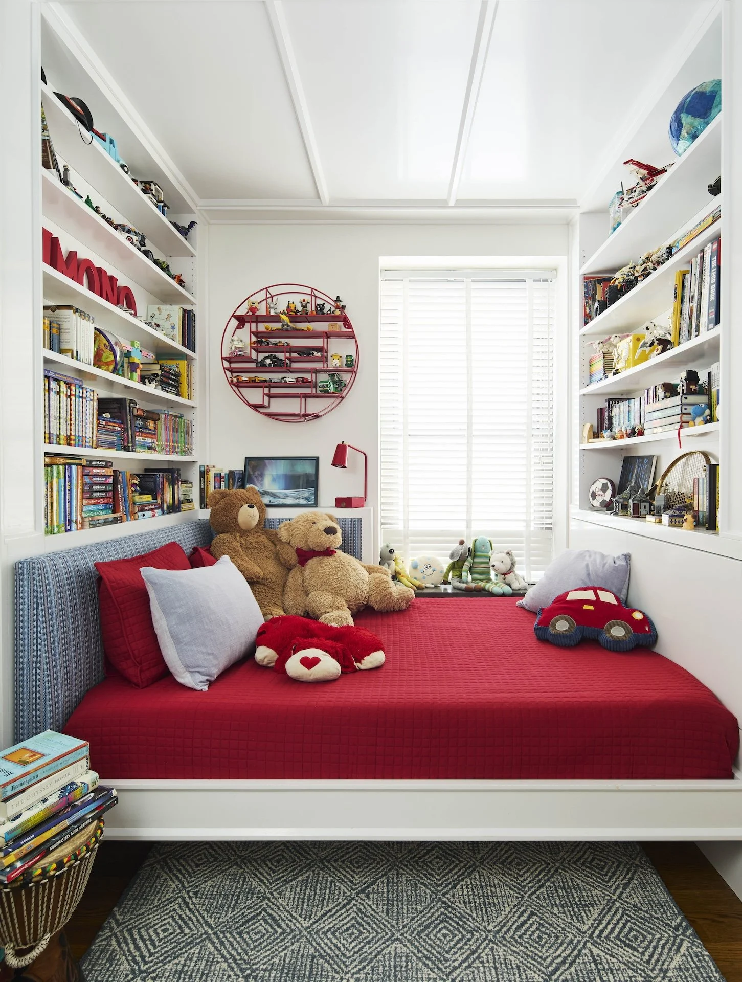 kids bedroom reading nook built in bench bookshelves soft cushions plush toys bright window seat