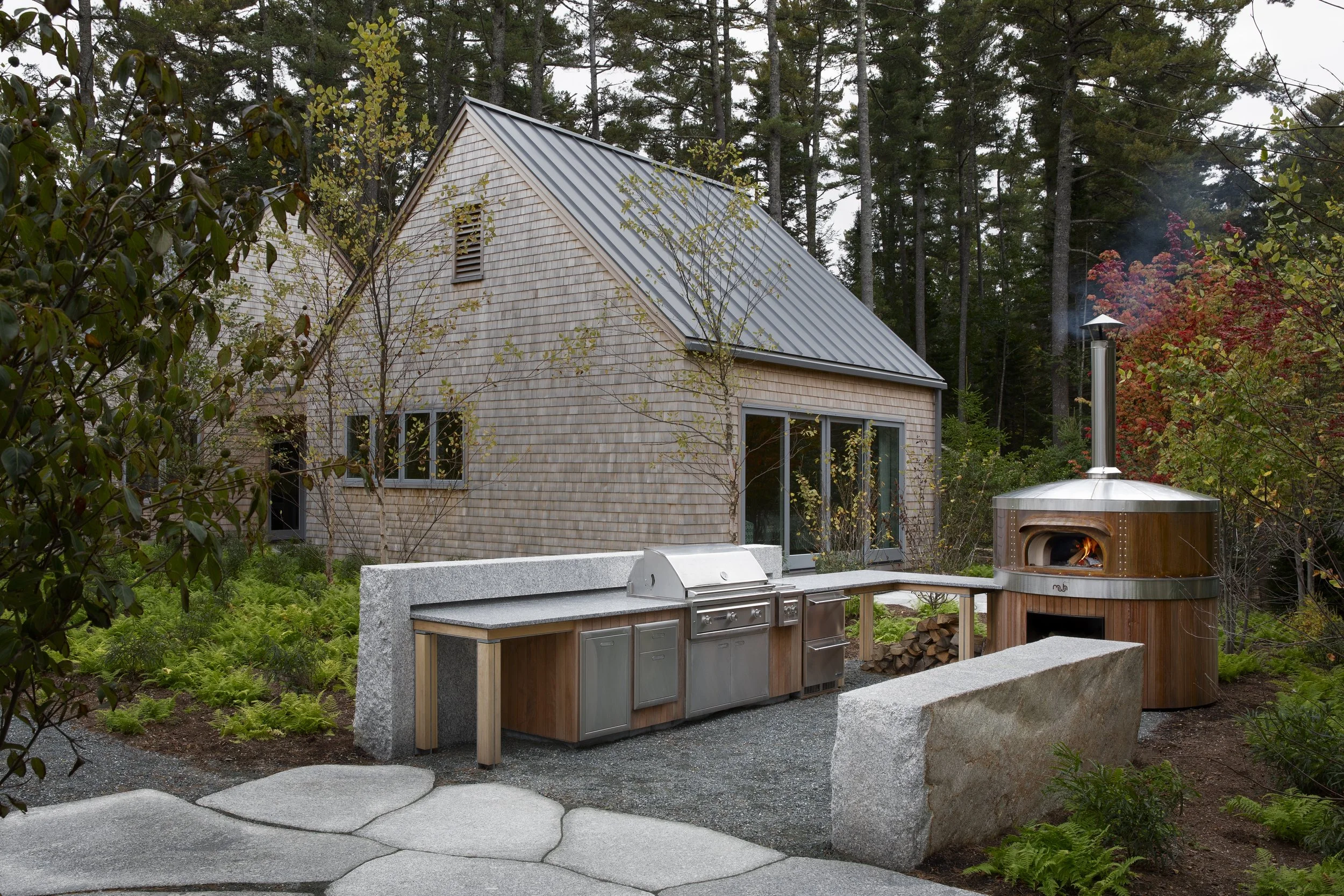 outdoor kitchen design with pizza oven 