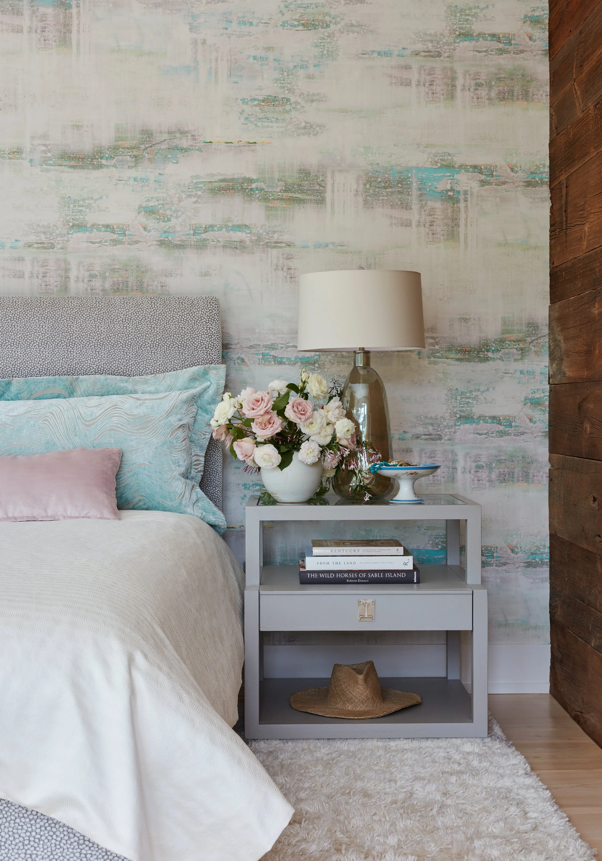 modern-bedroom-with-textured-wallpaper-light-wood-floors-plush-rug-neutral-bedding-pink-teal-pillows-brushed-metal-lamp-farmhouse-style-design-inspiration.jpg