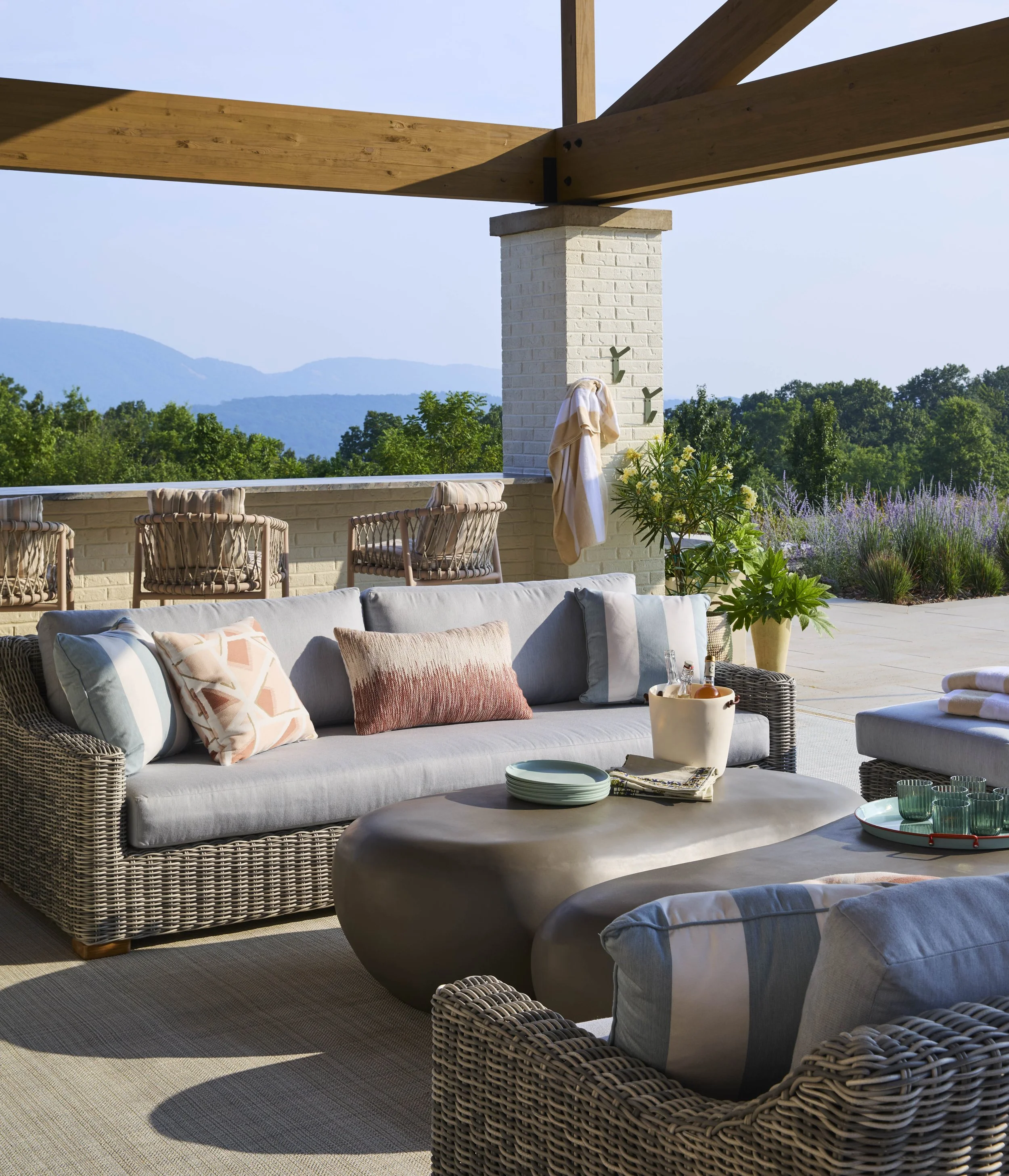 36 - Covered Patio.jpg