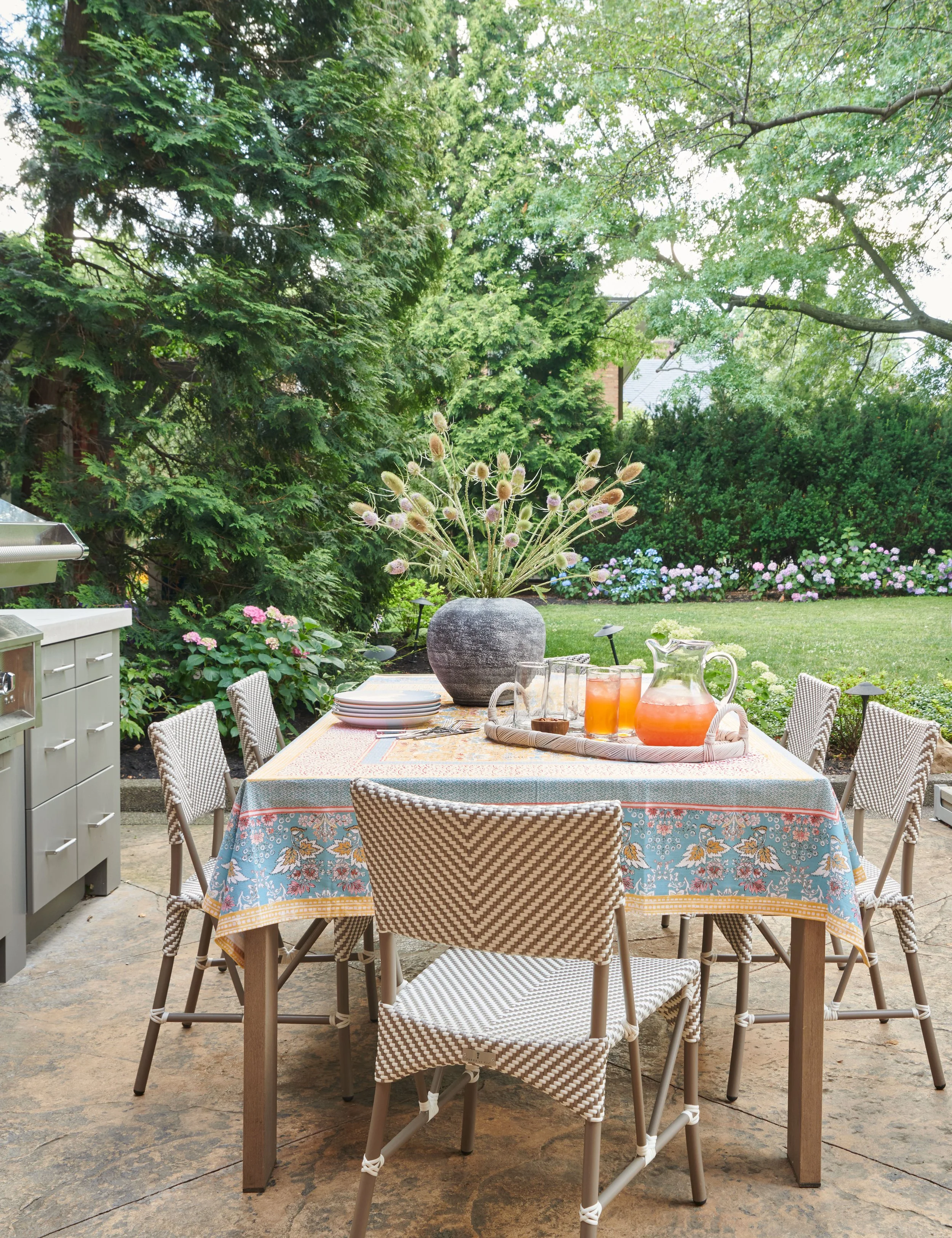 stylish-alfresco-dining-table-and-chairs.jpg