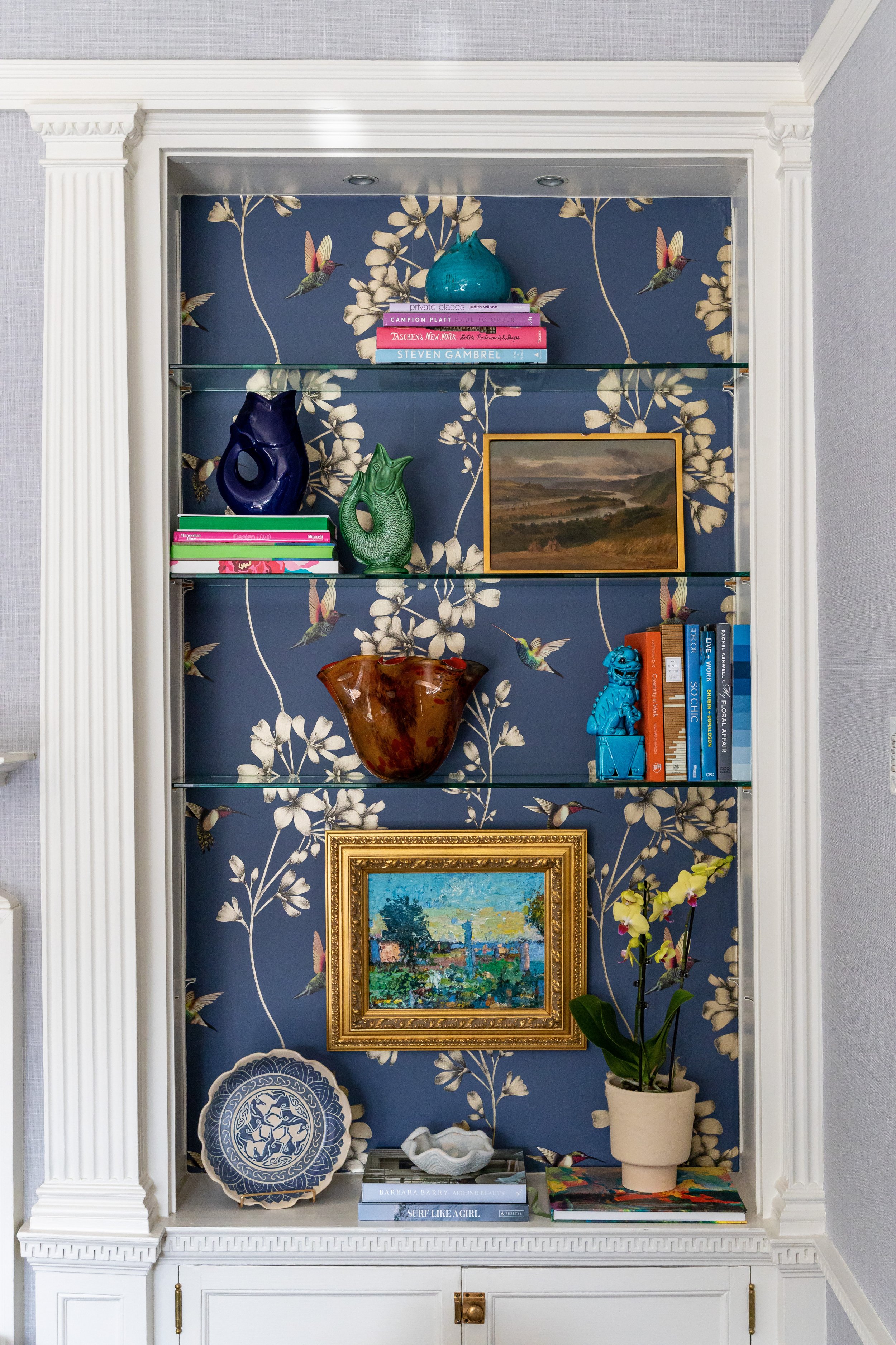 bookcase design ideas glass shelves colorful wallpaper behind