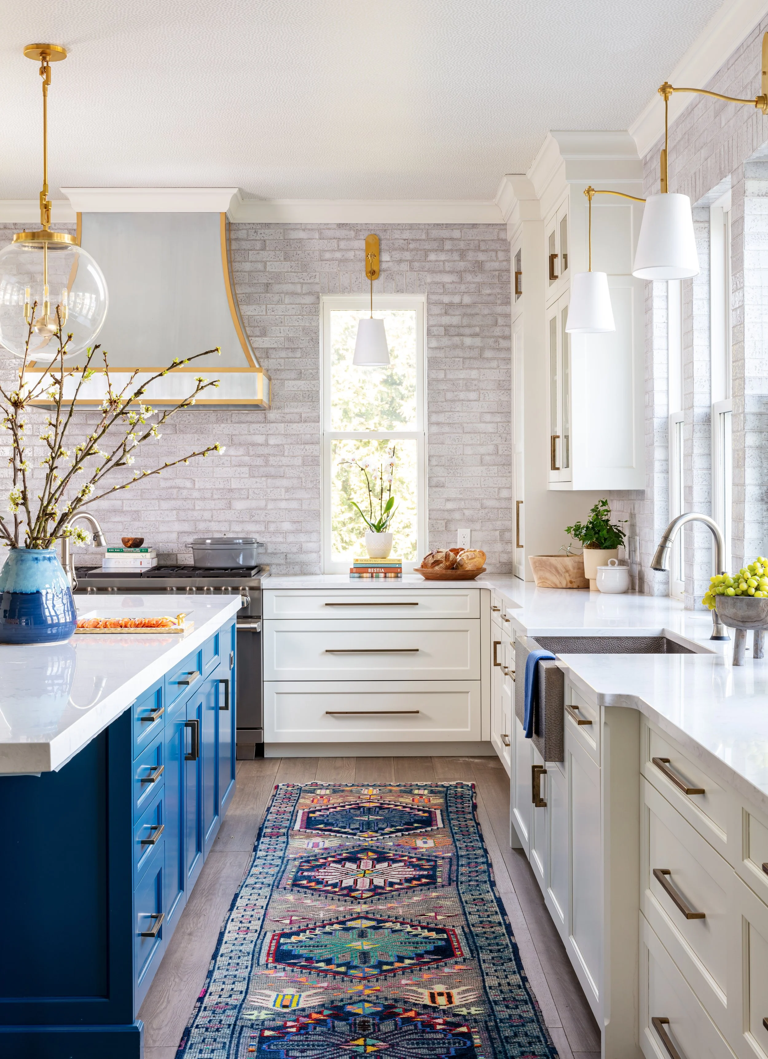 kitchen design ideas contemporary style pendant lighting tile backsplash wall sconces hood