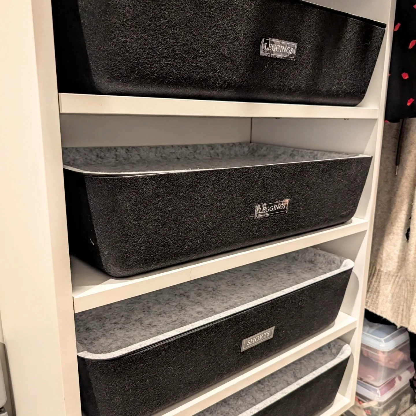 I love seeing all of my friends &amp; followers posting about decluttering their closets! 👗👖👟👜

It's a New Year &amp; a fresh start 🕛

Here, our client tried to organize her closet many times but still wound up with clothes, shoes &amp; accessor