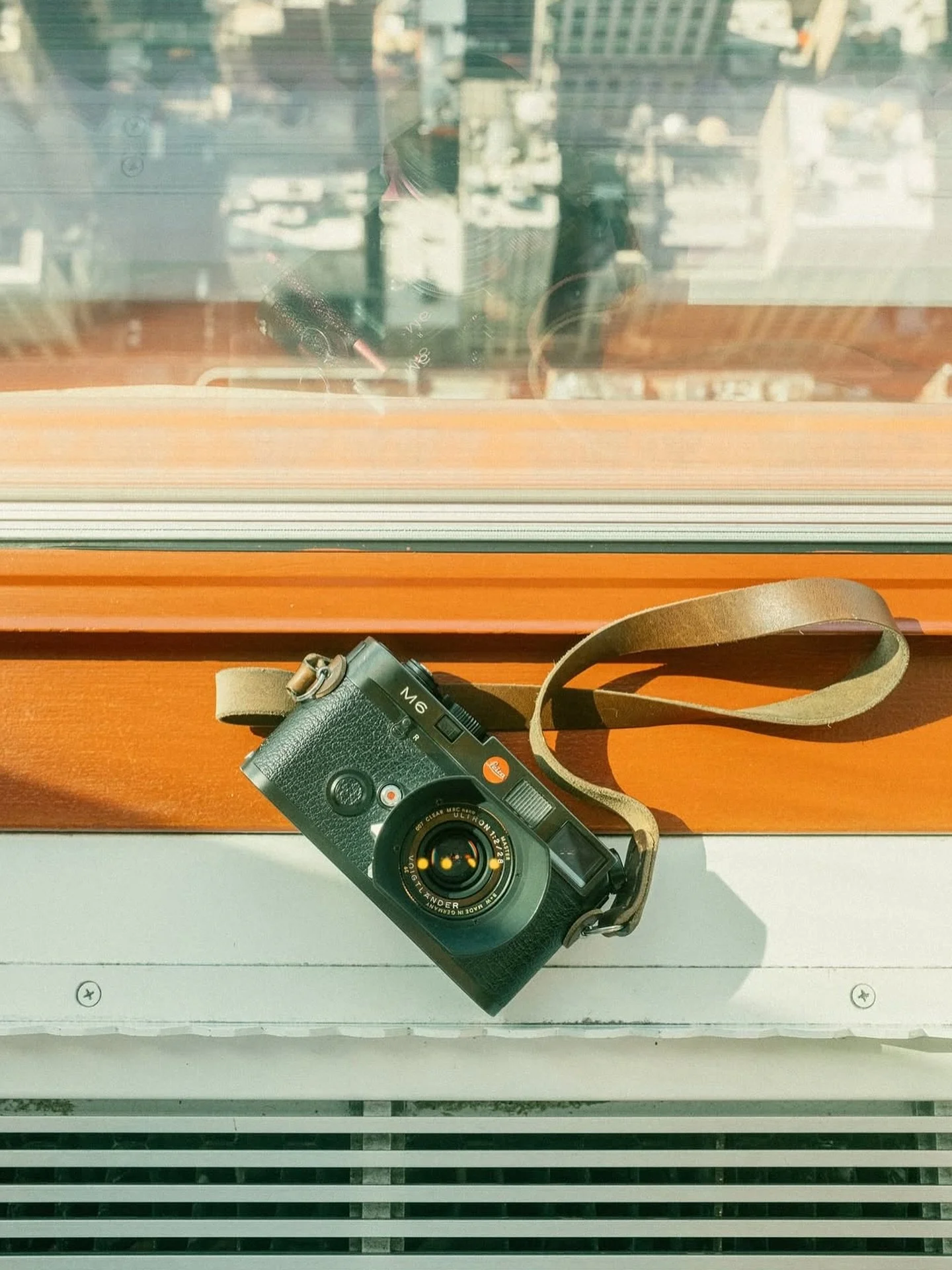 Can’t beat the daily the Leica M6
📷 @patrckyl 
#leica #leicahunter #leicacamera #leicam6