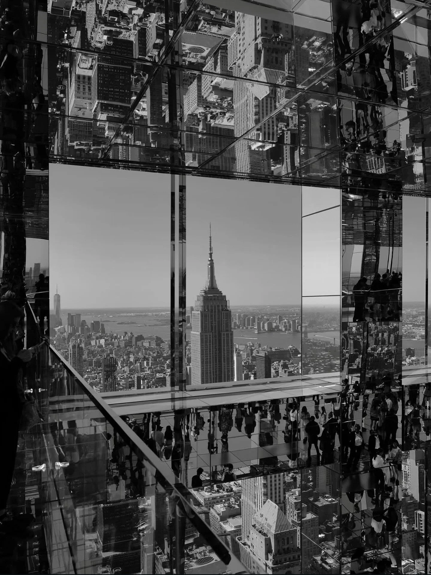 Never sleeps in Mirror city. 

@henzstlls 

#leica #leicahunter #leicacamera #leicaq2