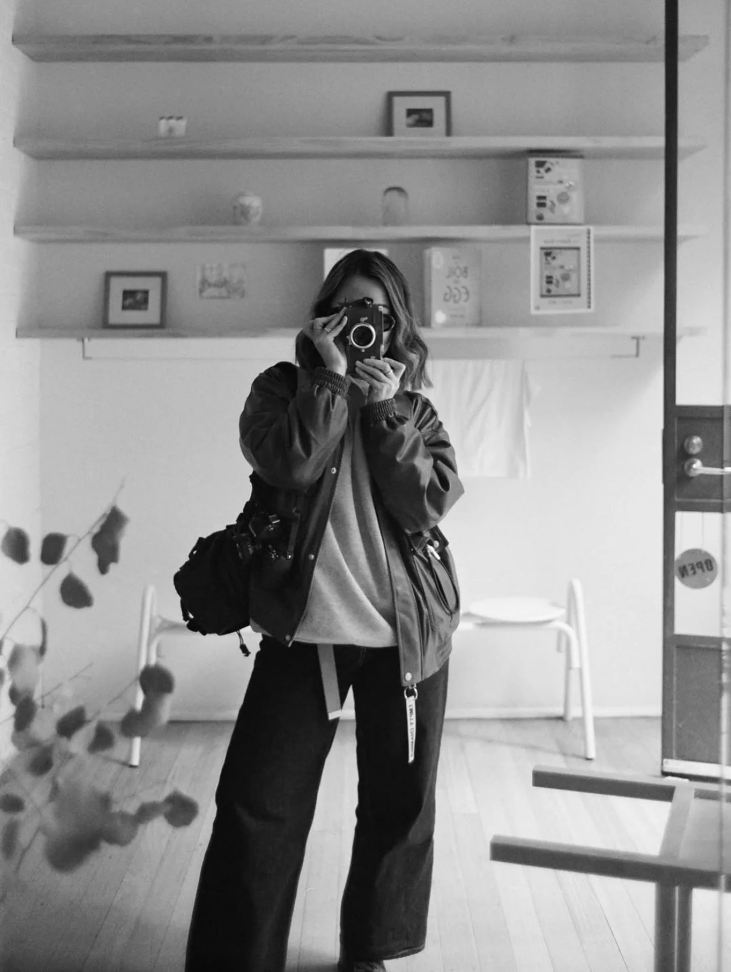 Monday vibes #leica100faces

@herstoriesonfilm 

#leica #leicahunter #leicacamera