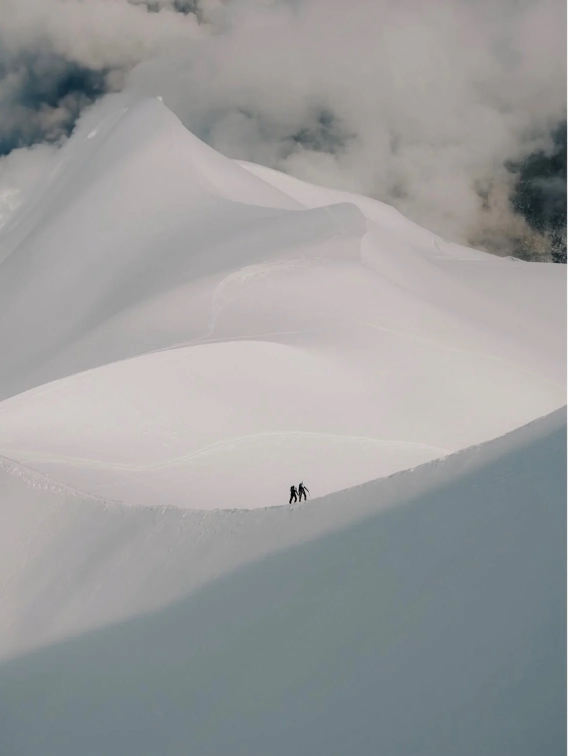 Mountain mood from Aiguille du Midi

#leicahunter #leicacamera 

@kirillsulyga