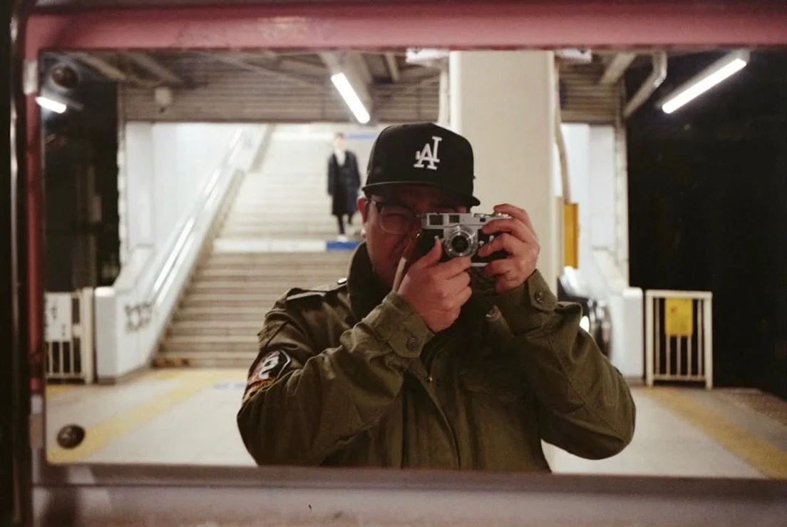 The M2 with Ko Gold 200 🔥 Mid week #leica100faces 

@andrew_bibee 

#leica #leicahunter #leicacamera