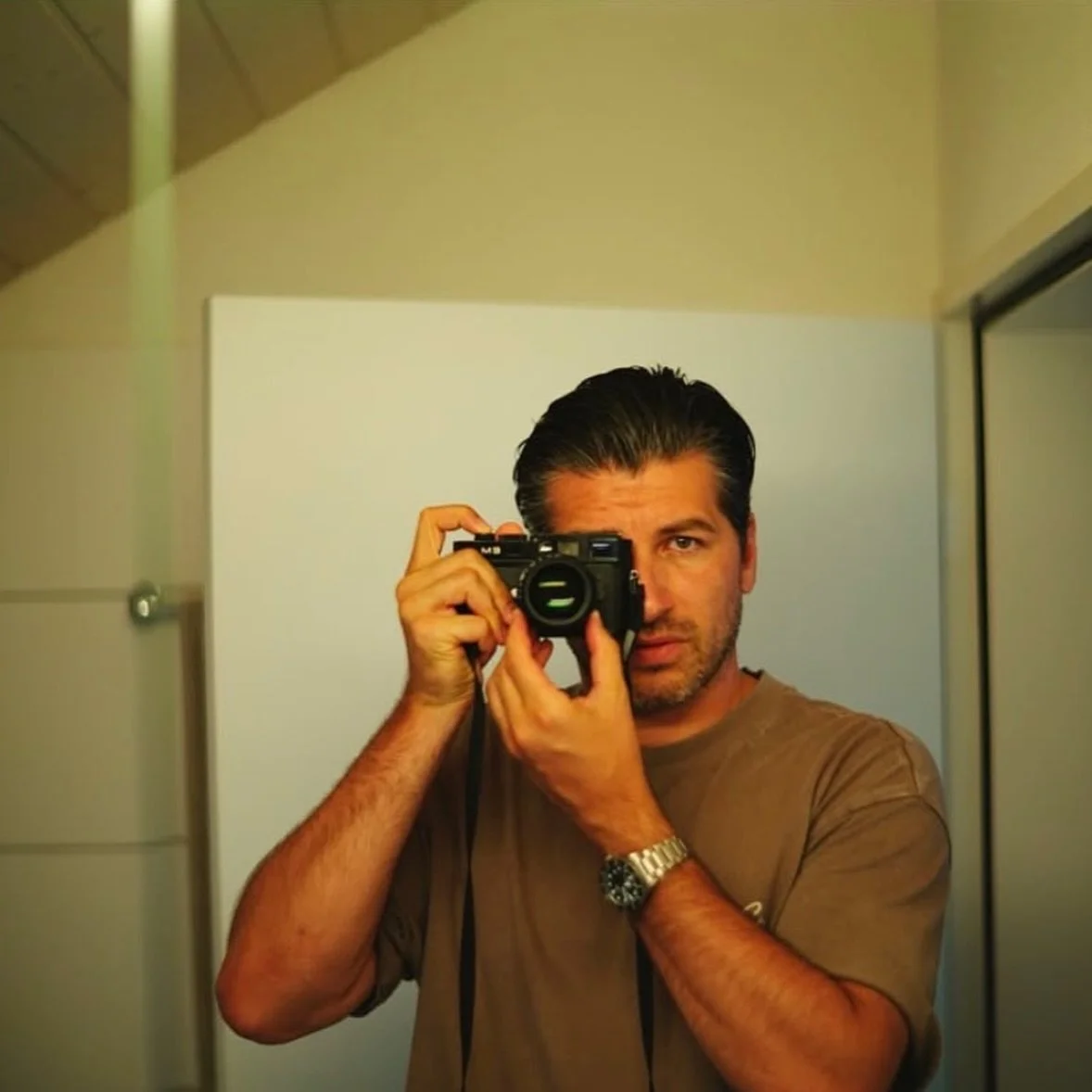 A class weapon the Leica m9 with 50mm f/1.2 noct. black paint by @ifyouleavethestreet 

Curated by @mrgrailhunter 

#leicahunter #leica #leicacamera