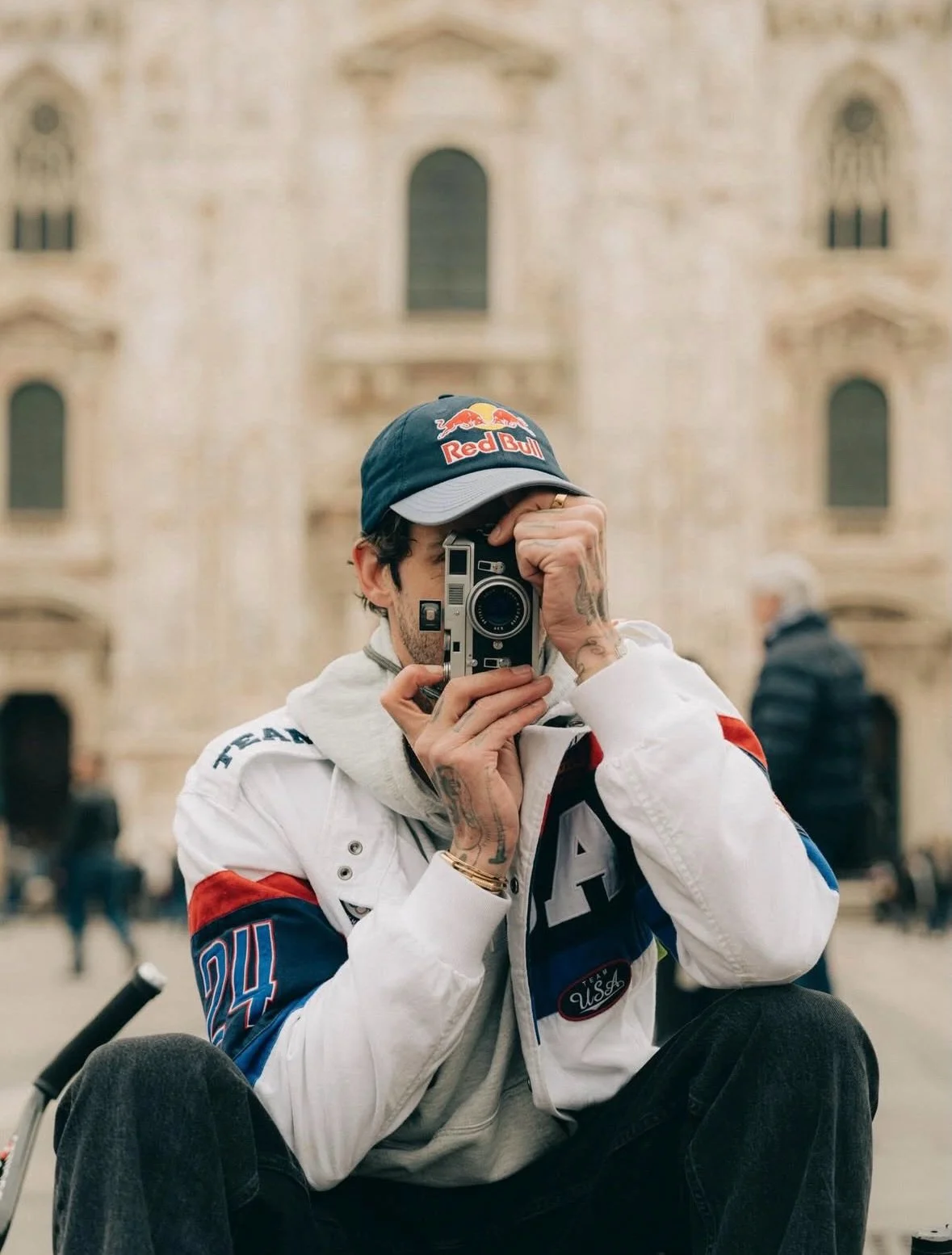 Throwback to a very early morning shift in Milan with @matthiasdandois and a bunch of flying friends for @otwoyvans 👑 @kime011 

Curated by @mrgrailhunter

#leicahunter #Leica #leicacamera