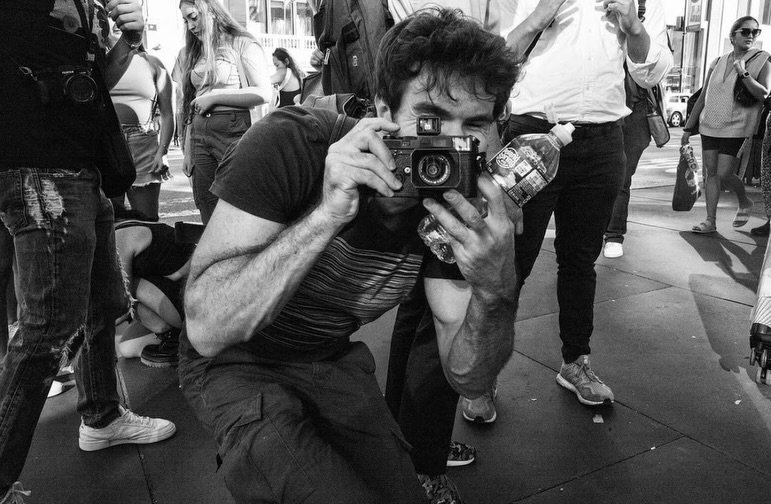 Always catching vibes @alexskbrown 

Curated by @mrgrailhunter

#leicahunter #Leica #leicacamera