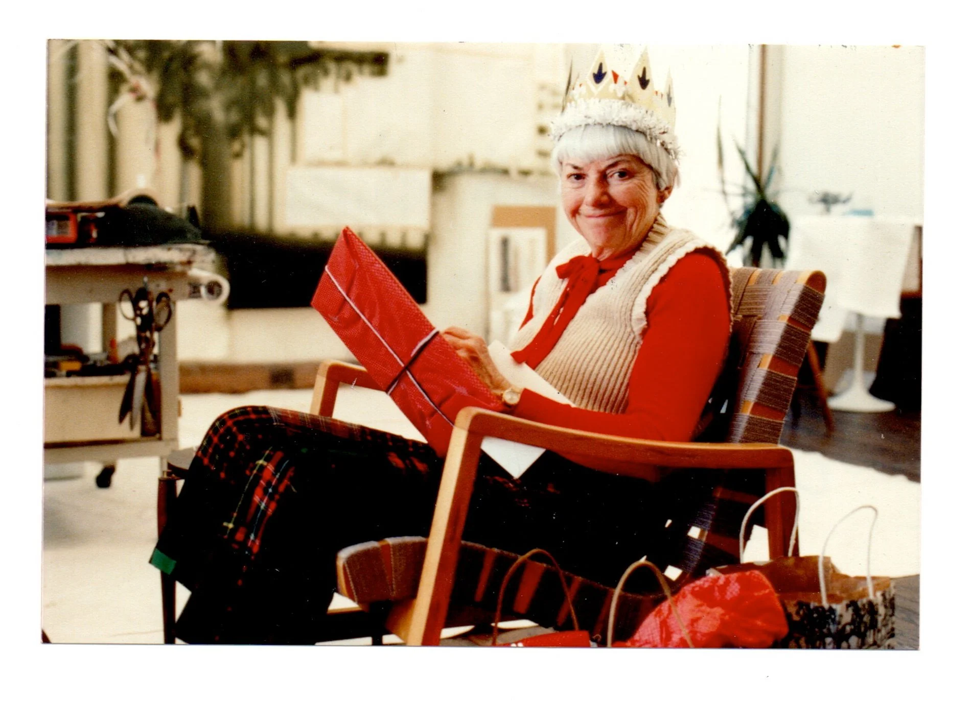 As a young child, Mary-Leigh Smart (February 27, 1917 - January 11, 2017) enjoyed happy summers in Ogunquit with her mother, Mary Bradish Call, a painter, developing a lifelong love for Maine and its visual arts. From taking classes as a teenager at 