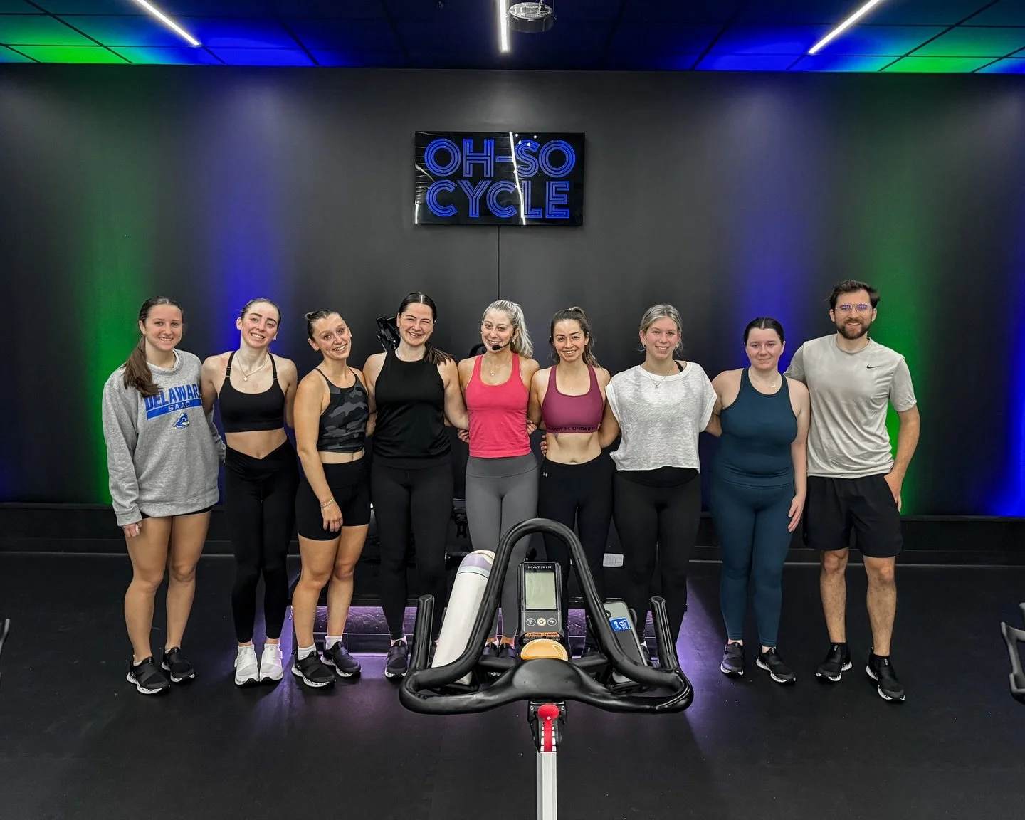 Sunday Tate class was exactly the mood.
Lauren S had us feeling every lyric and honestly&hellip; we needed that.

#TateMcRaeRide #OhSoCycle #CycleFam #SpinLife #NewarkDE #ThemeRide #SundaySpin #SpinStudio #IndoorCycling