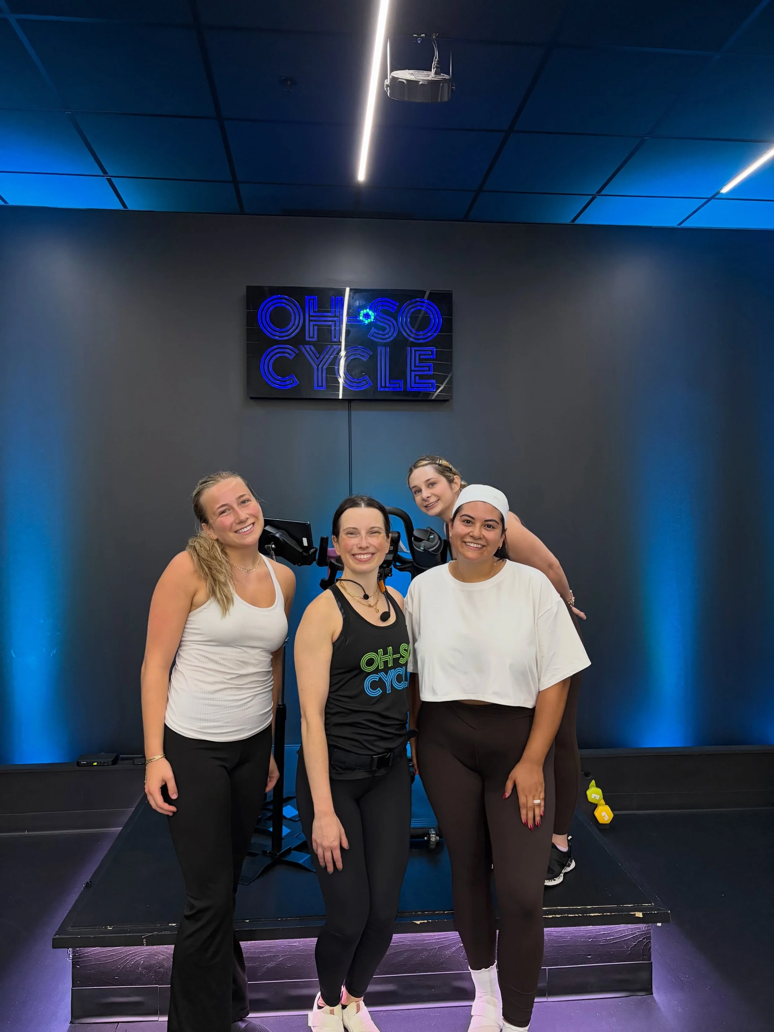 Last week&rsquo;s Michael vs. Janet ride in review 🎶🪩 

Good music, great energy, and a room that understood the assignment 🔥🚲 

We love riding with you 🫶

#ohsocyclefam #throwbacktuesdays #indoorcycling #spinclasses #themedride