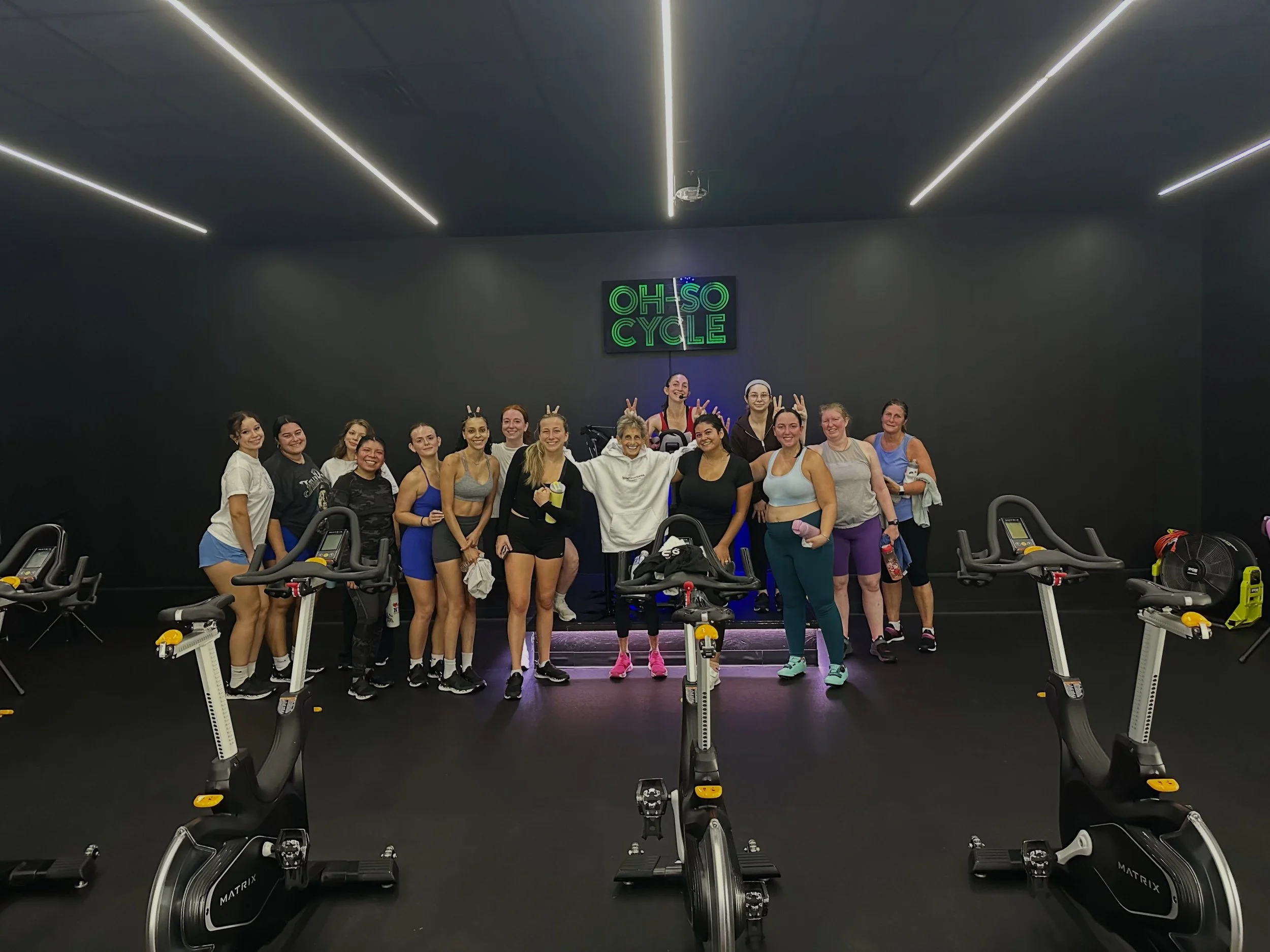 deb&iacute; tirar m&aacute;s fotos&hellip; because this ride deserved a whole camera roll. 📸🐰 

from the first beat to the last sprint, the energy was everything. good music, even better company, and a little piece of Puerto Rico in the studio. 🇵?