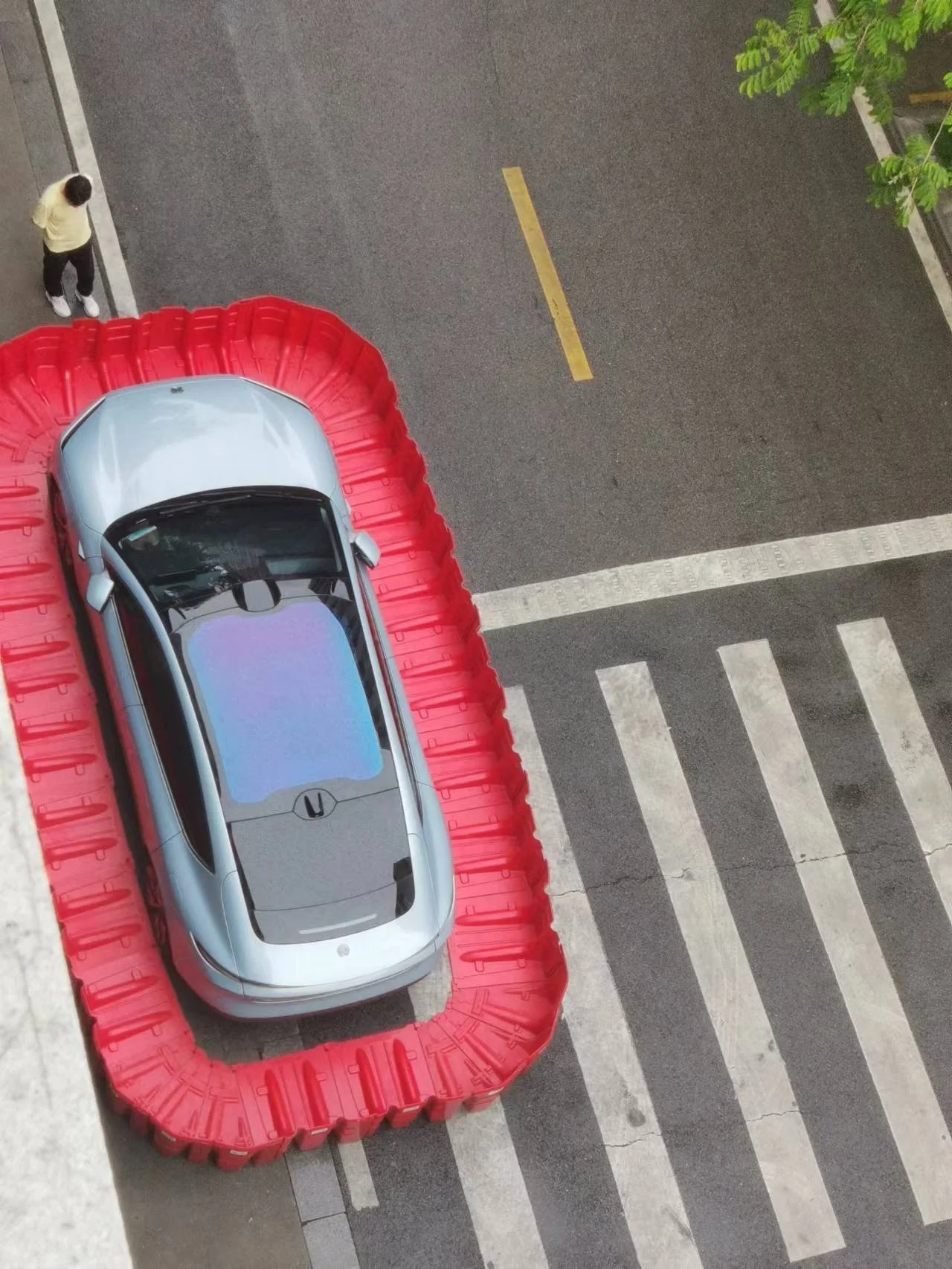 Überflutungsbarriere Auto.jpg