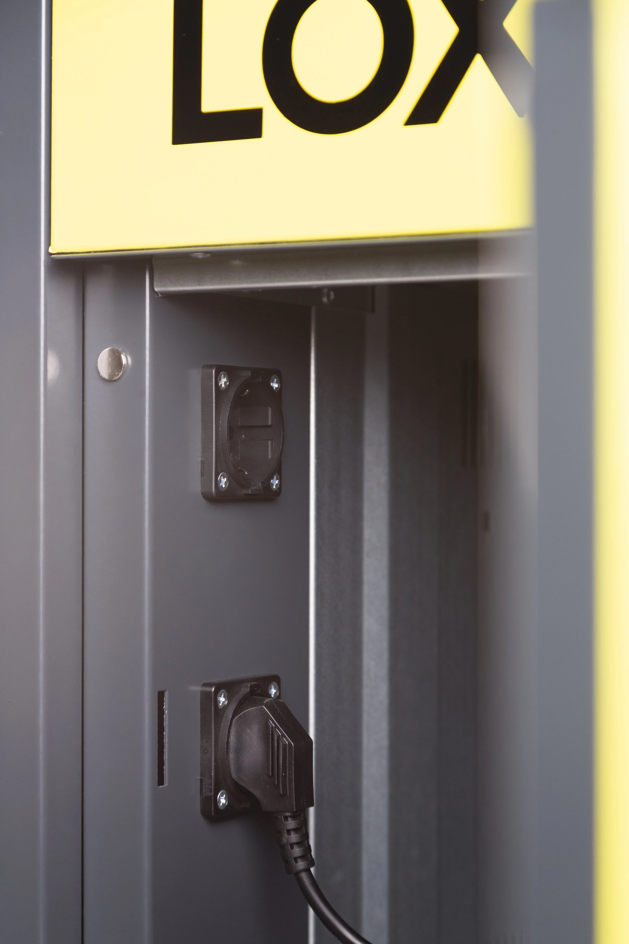 LOx4 Steckdose 2.jpg