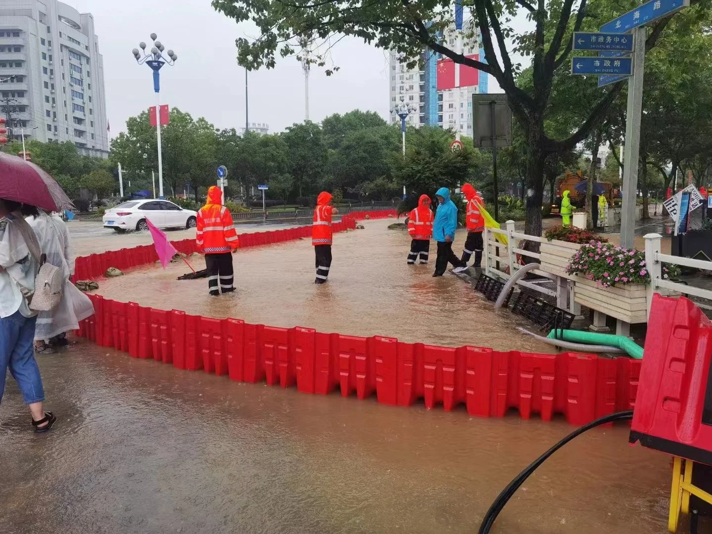 Hochwasserbarriere Regen.jpg