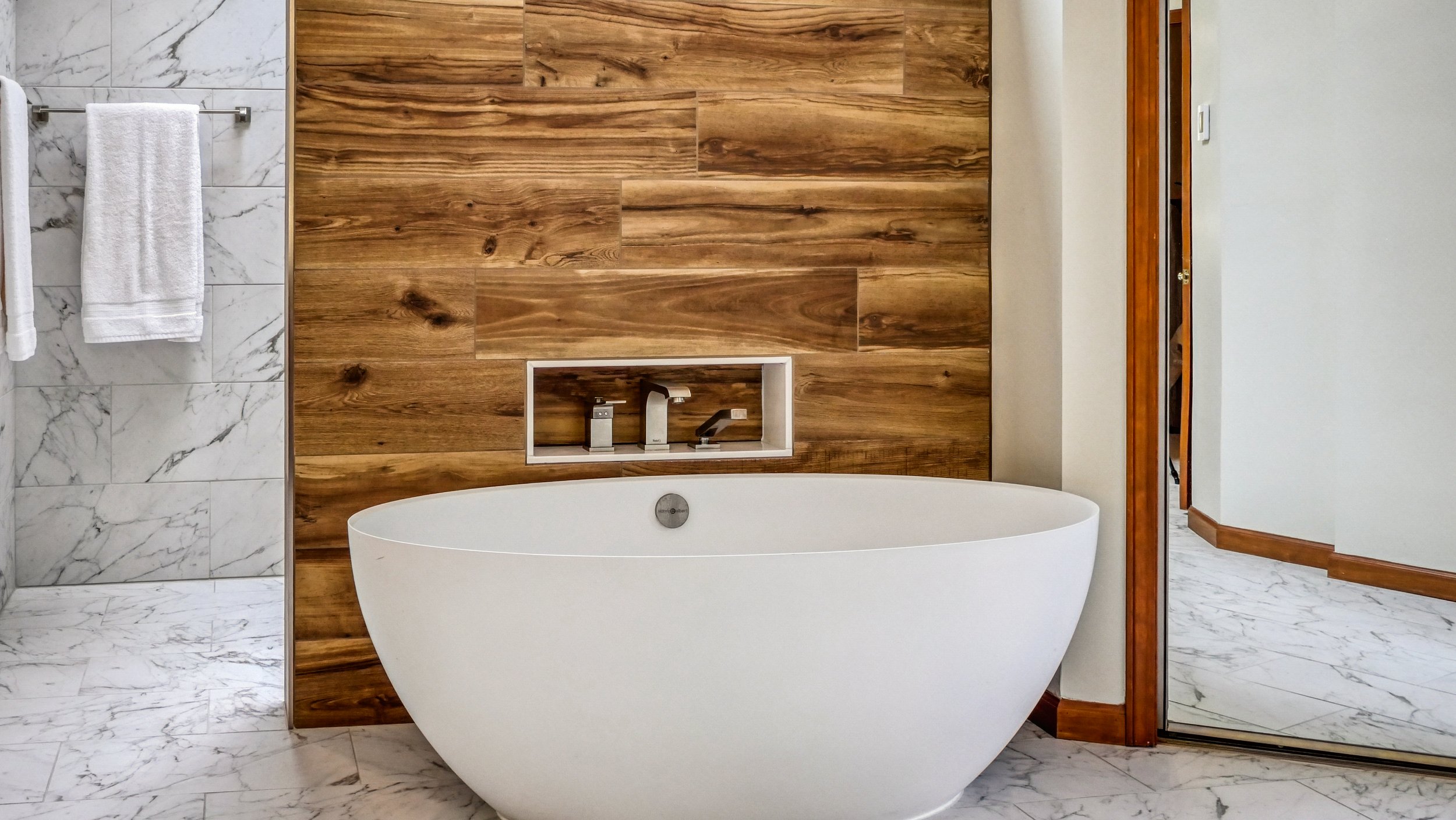 Master Bathroom Tub.jpg
