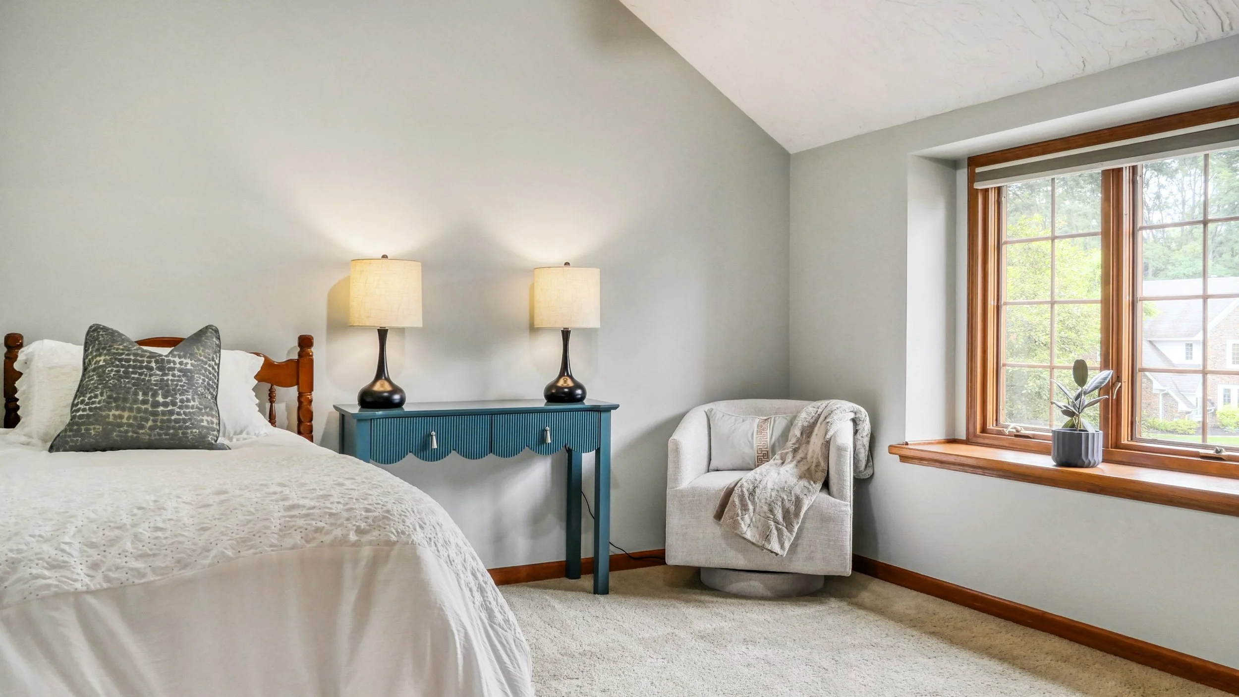 Right Guest Room 1.jpg