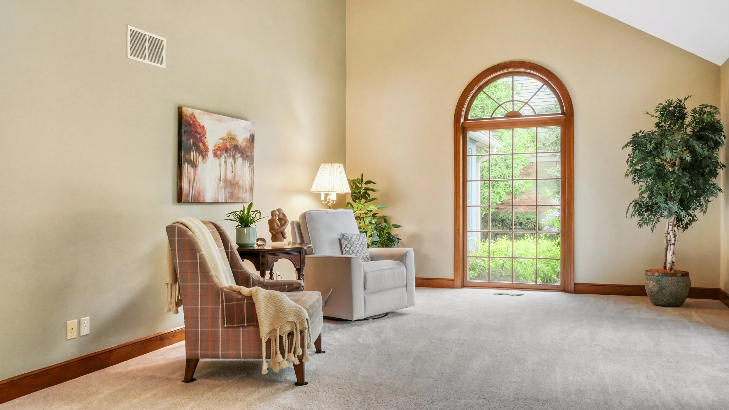 Living Room 2.jpg