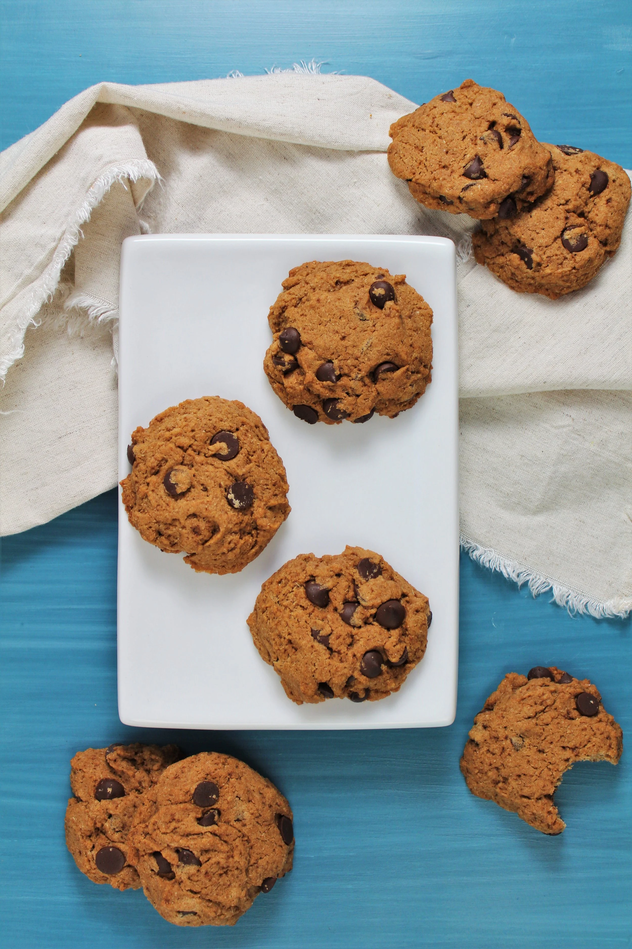 Biscuits croquants aux pépites de chocolat {Végane, sans noix}