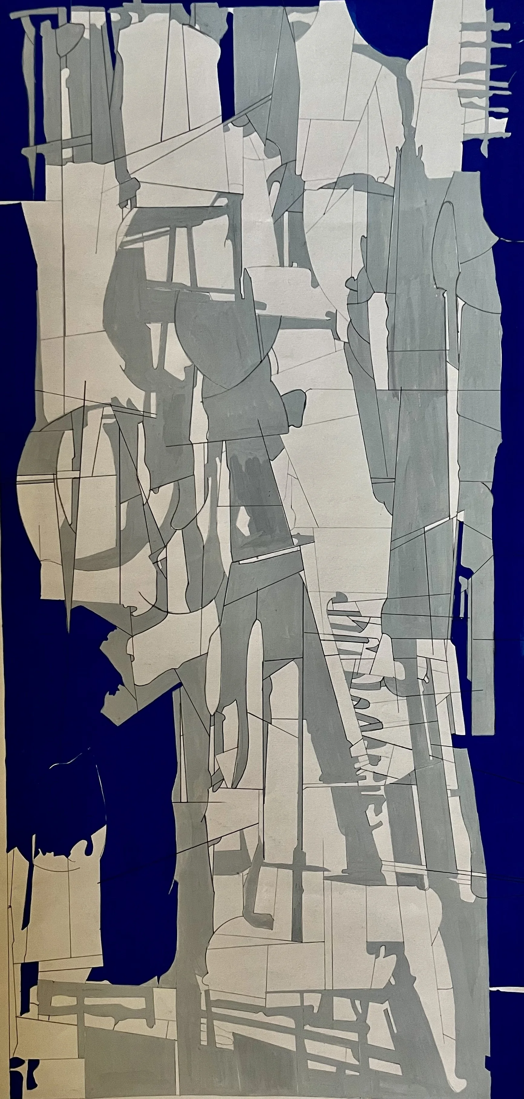 Abstrakte Komposition mit geometrischen Formen in Grau- und Blautönen.