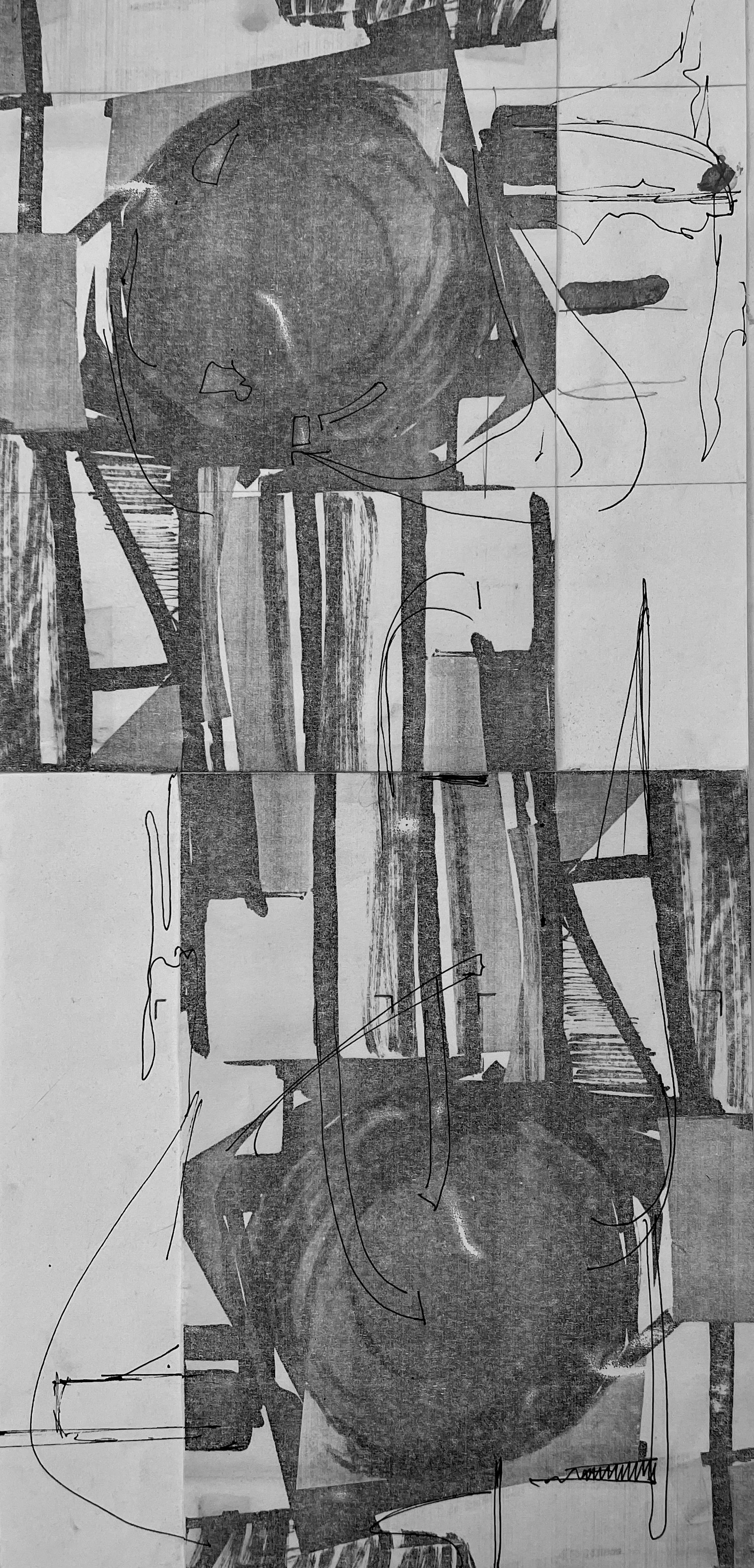 Abstrakte schwarz-weiße, Kohle Zeichnung mit überlappenden Strukturen, Linien und geometrischen Formen. Vertikale und horizontale Muster mit geschwungenen Linien, die Dynamik und Textur erzeugen.